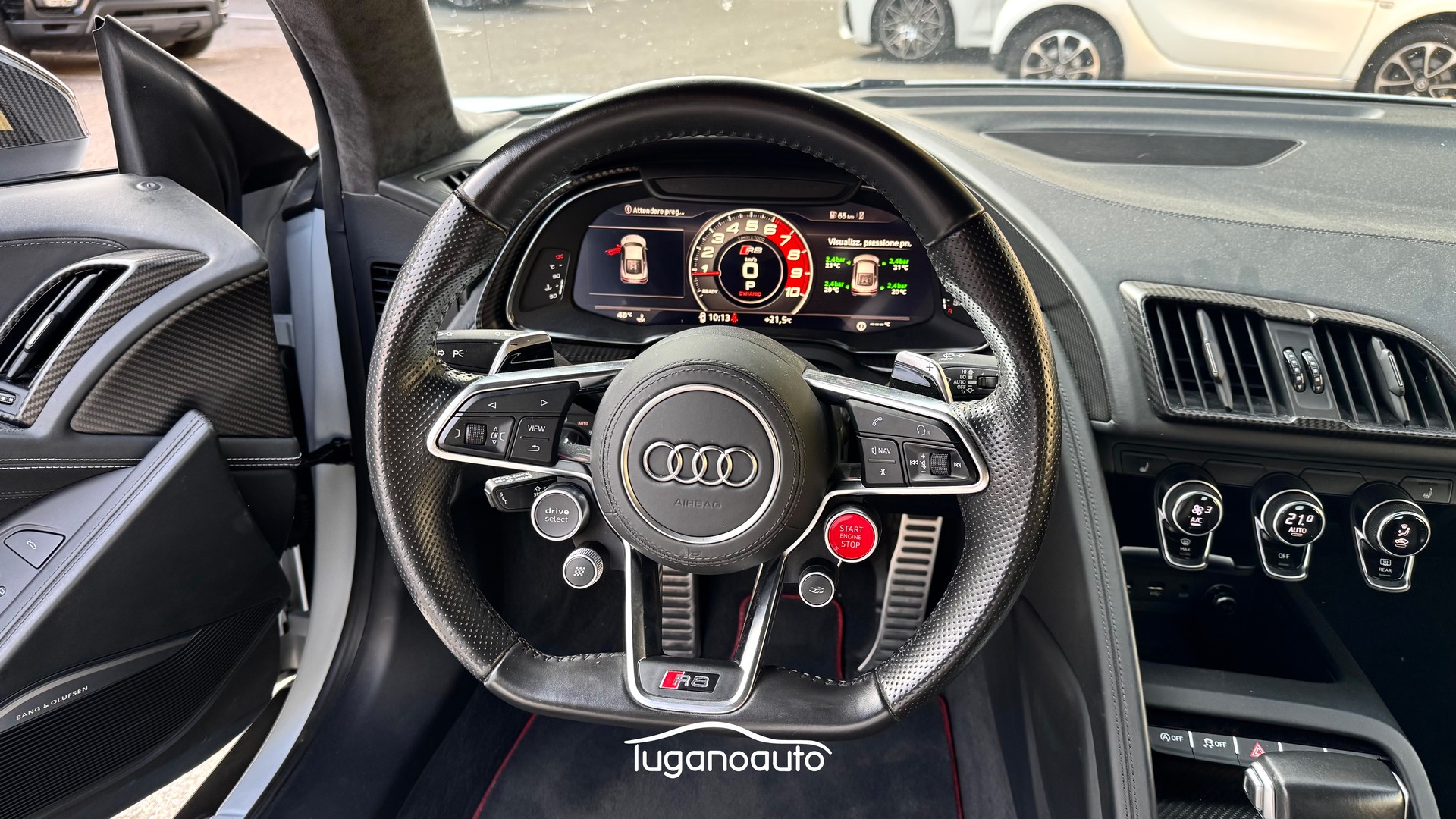 AUDI R8 Coupé 5.2 plus S-Tronic-image-8