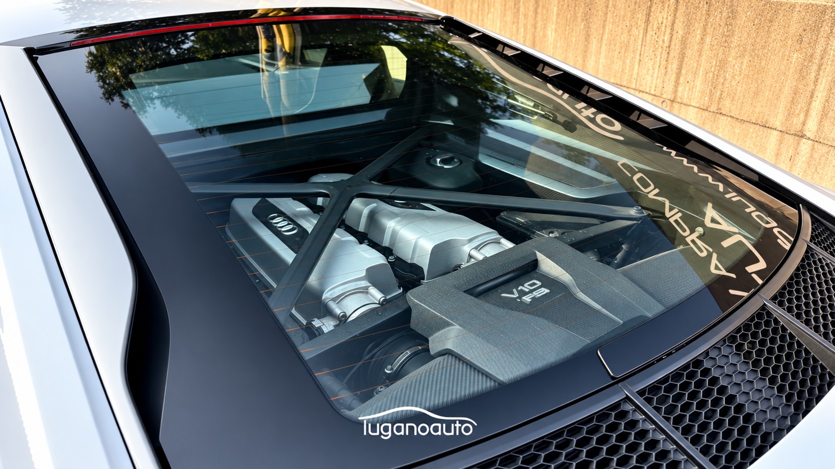 AUDI R8 Coupé 5.2 plus S-Tronic-image-15