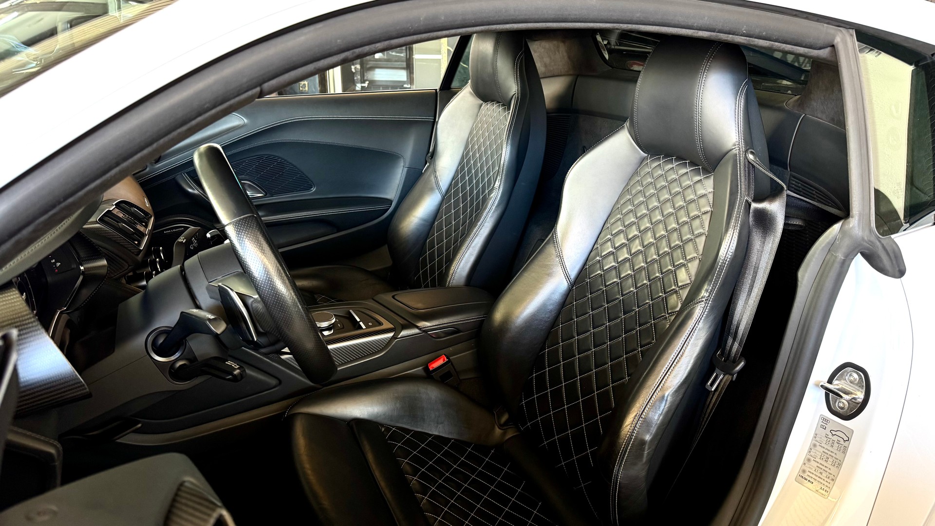 AUDI R8 Coupé 5.2 plus S-Tronic-image-8