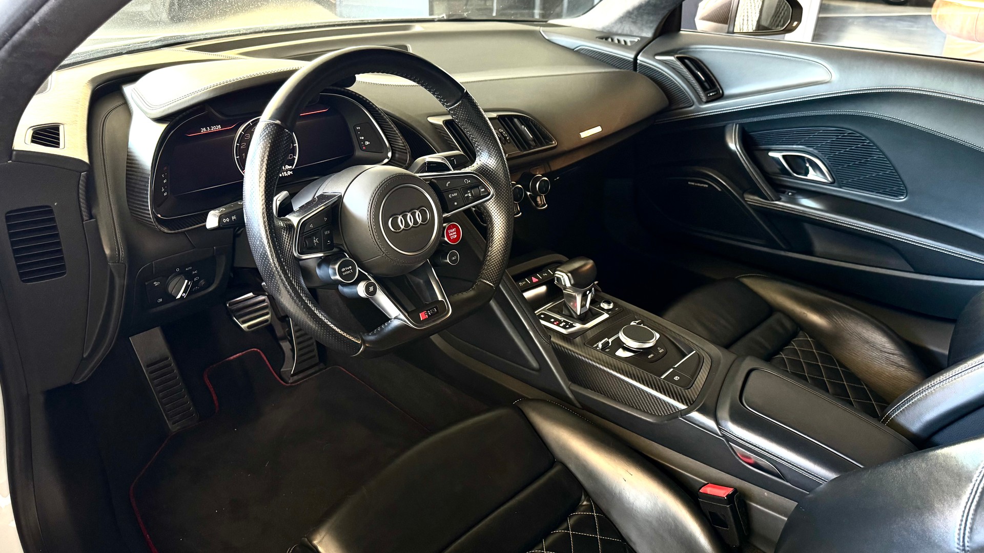 AUDI R8 Coupé 5.2 plus S-Tronic-image-7