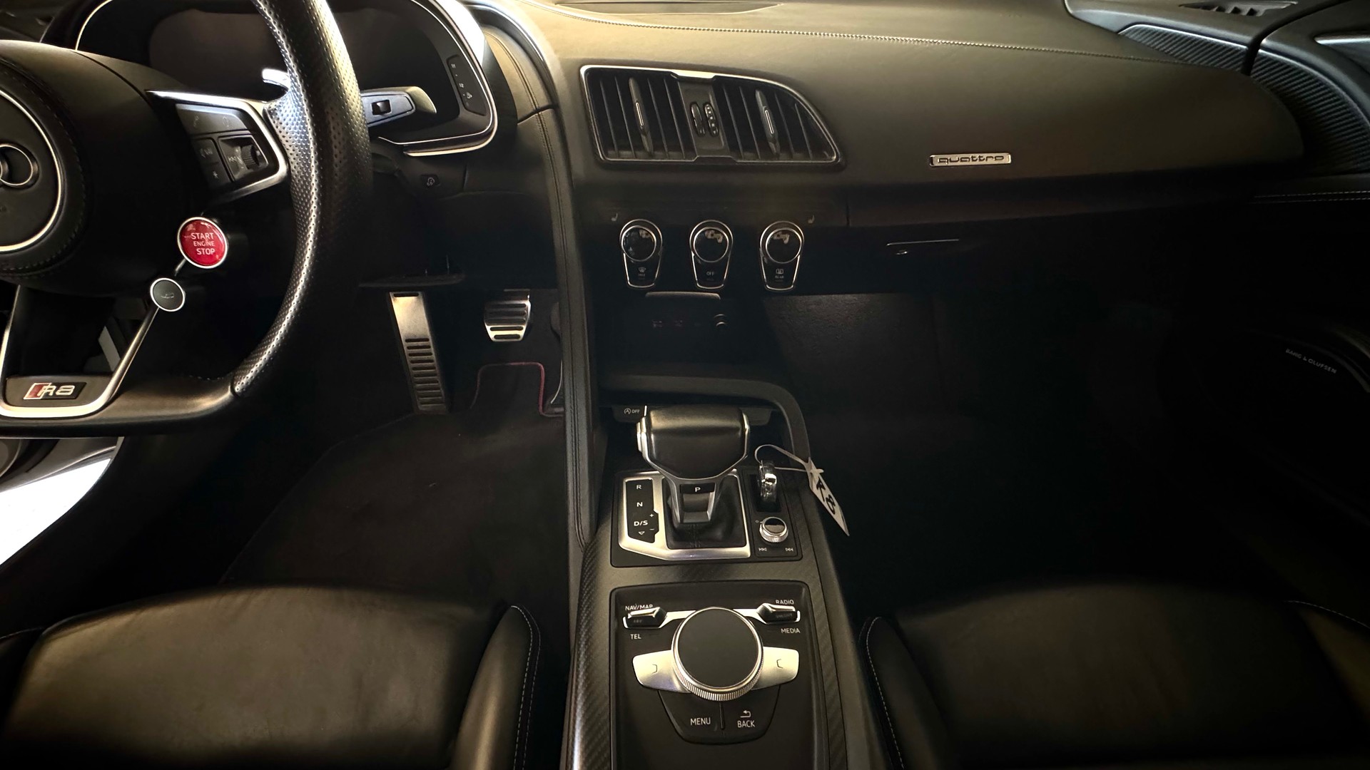 AUDI R8 Coupé 5.2 plus S-Tronic-image-10
