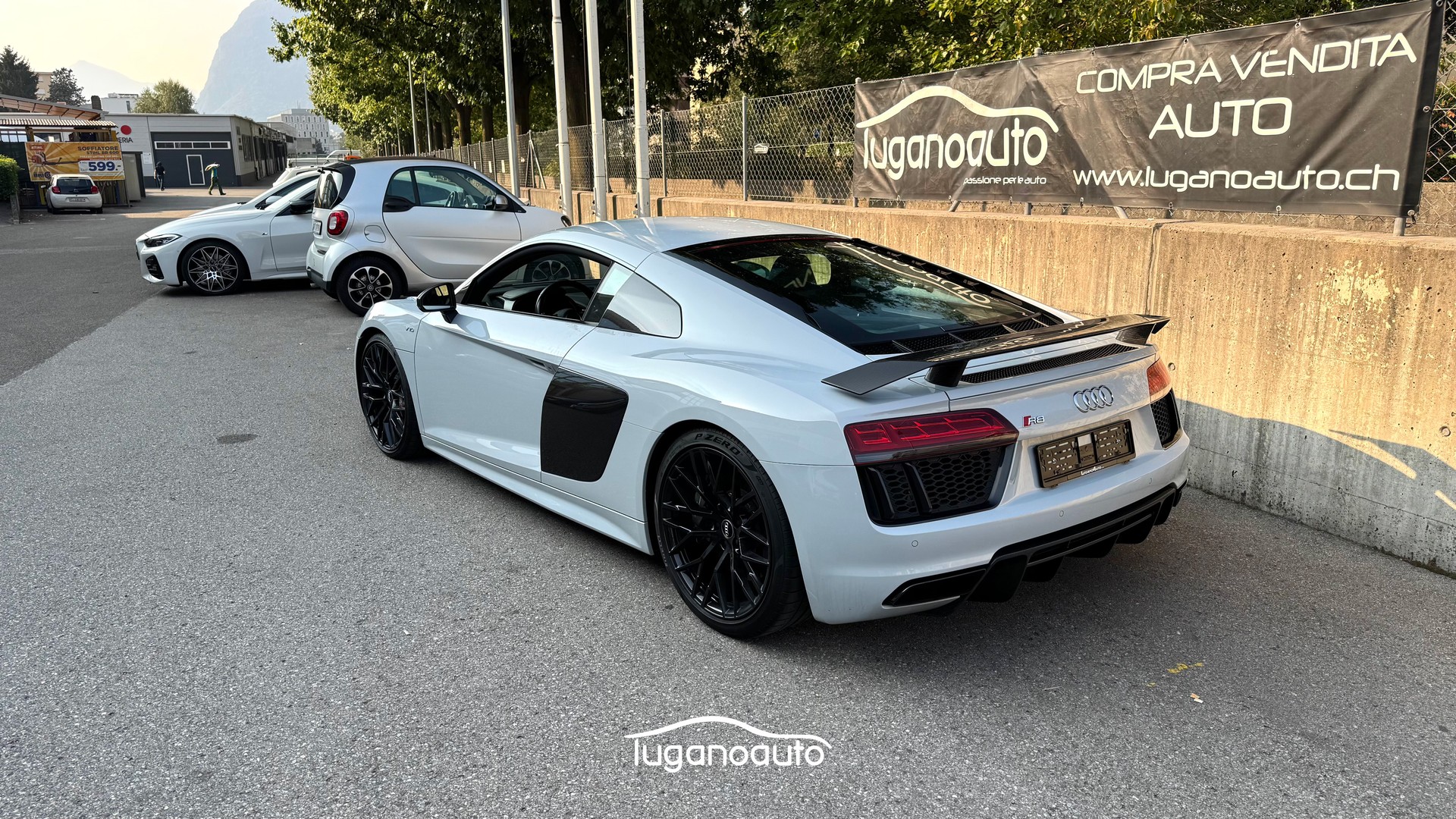 AUDI R8 Coupé 5.2 plus S-Tronic-image-3
