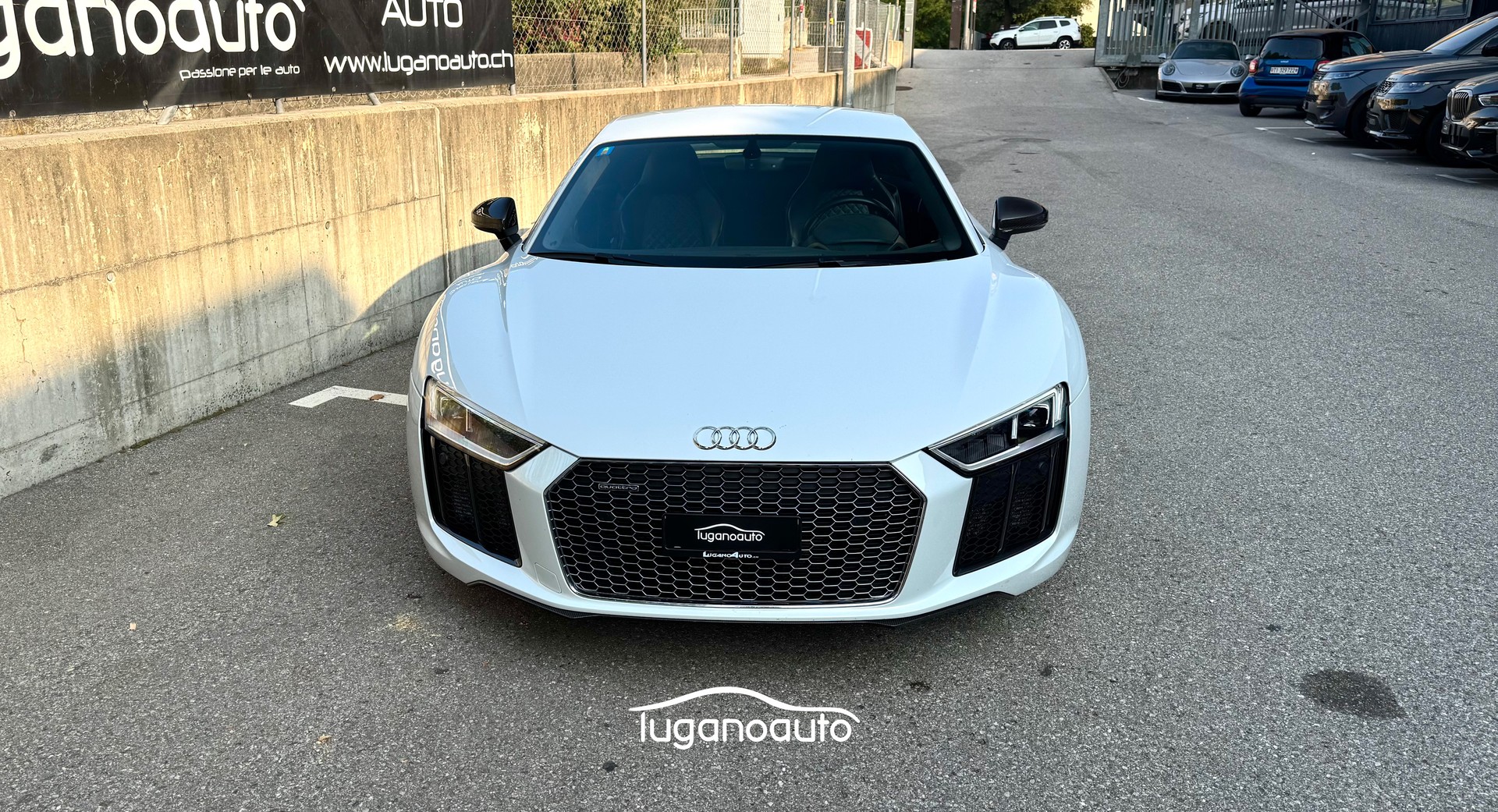 AUDI R8 Coupé 5.2 plus S-Tronic-image-1
