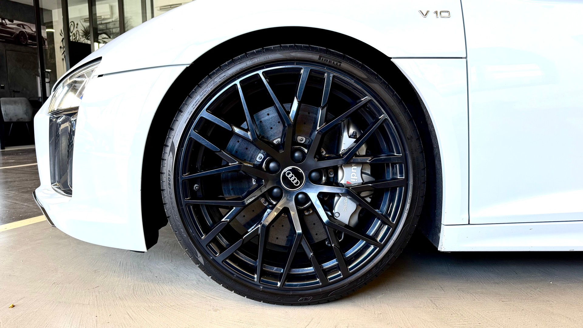 AUDI R8 Coupé 5.2 plus S-Tronic-image-2