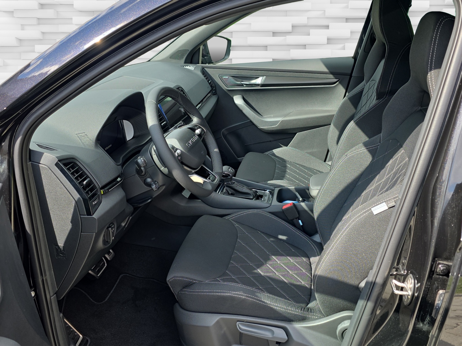 SKODA Karoq 2.0 TSI SportLine 4x4 DSG-image-4