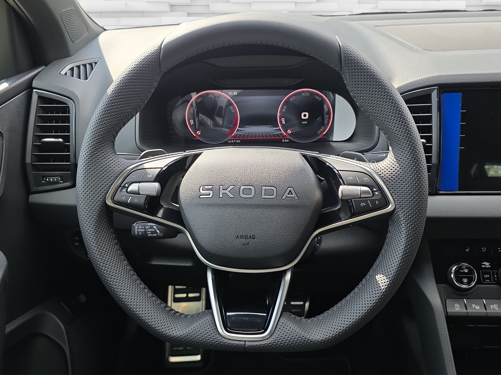 SKODA Karoq 2.0 TSI SportLine 4x4 DSG-image-5