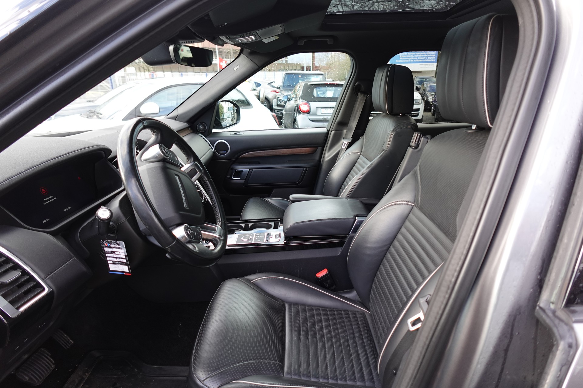 LAND ROVER Discovery 3.0 Si6 HSE Automatic-image-6