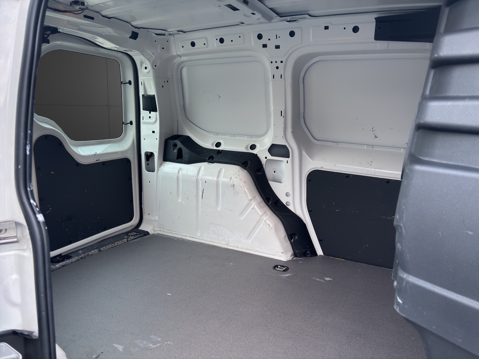 VW Caddy Cargo 1.5 TSI Entry-image-8