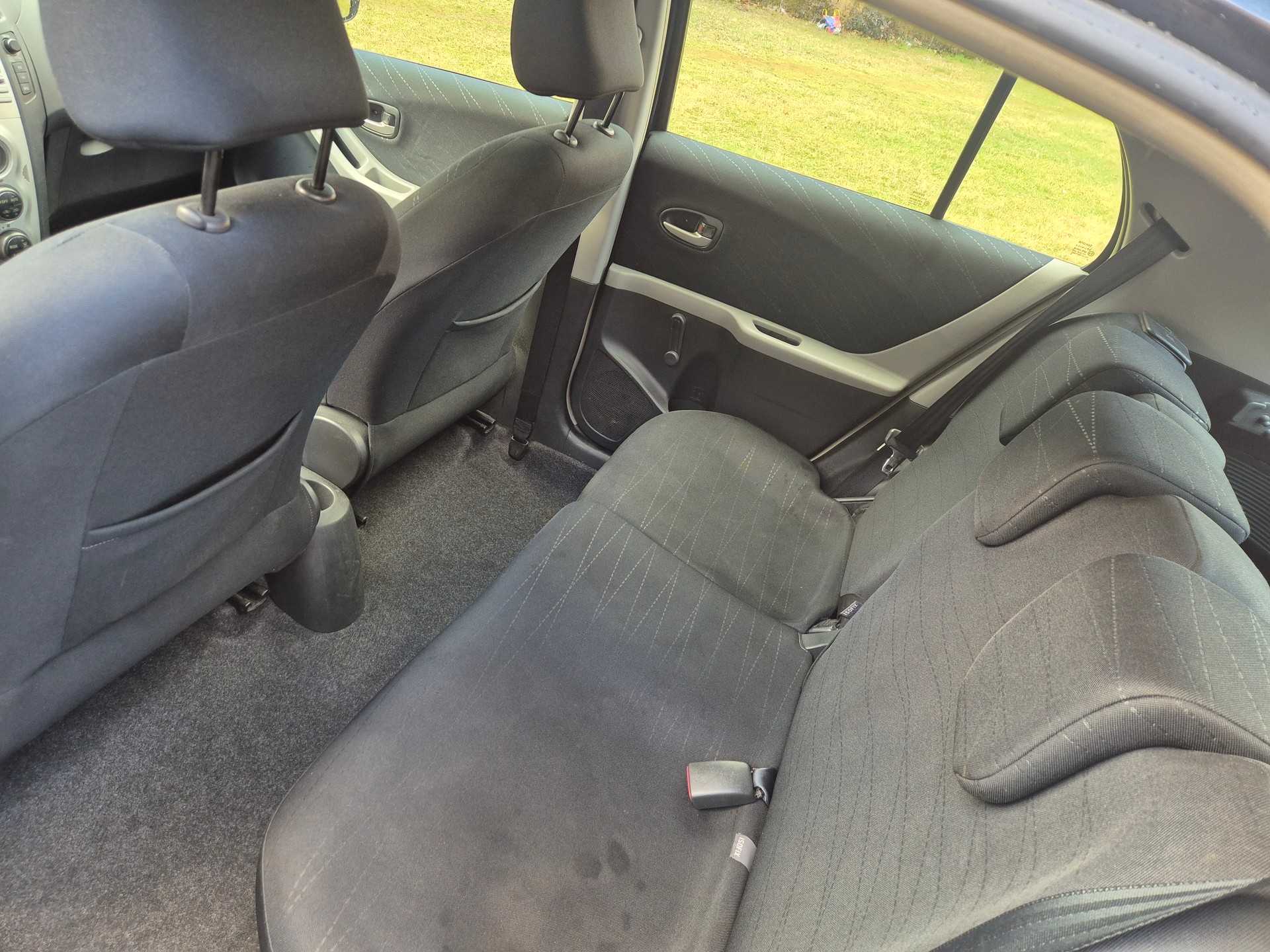 TOYOTA Yaris 1.3 Linea Sol-image-9