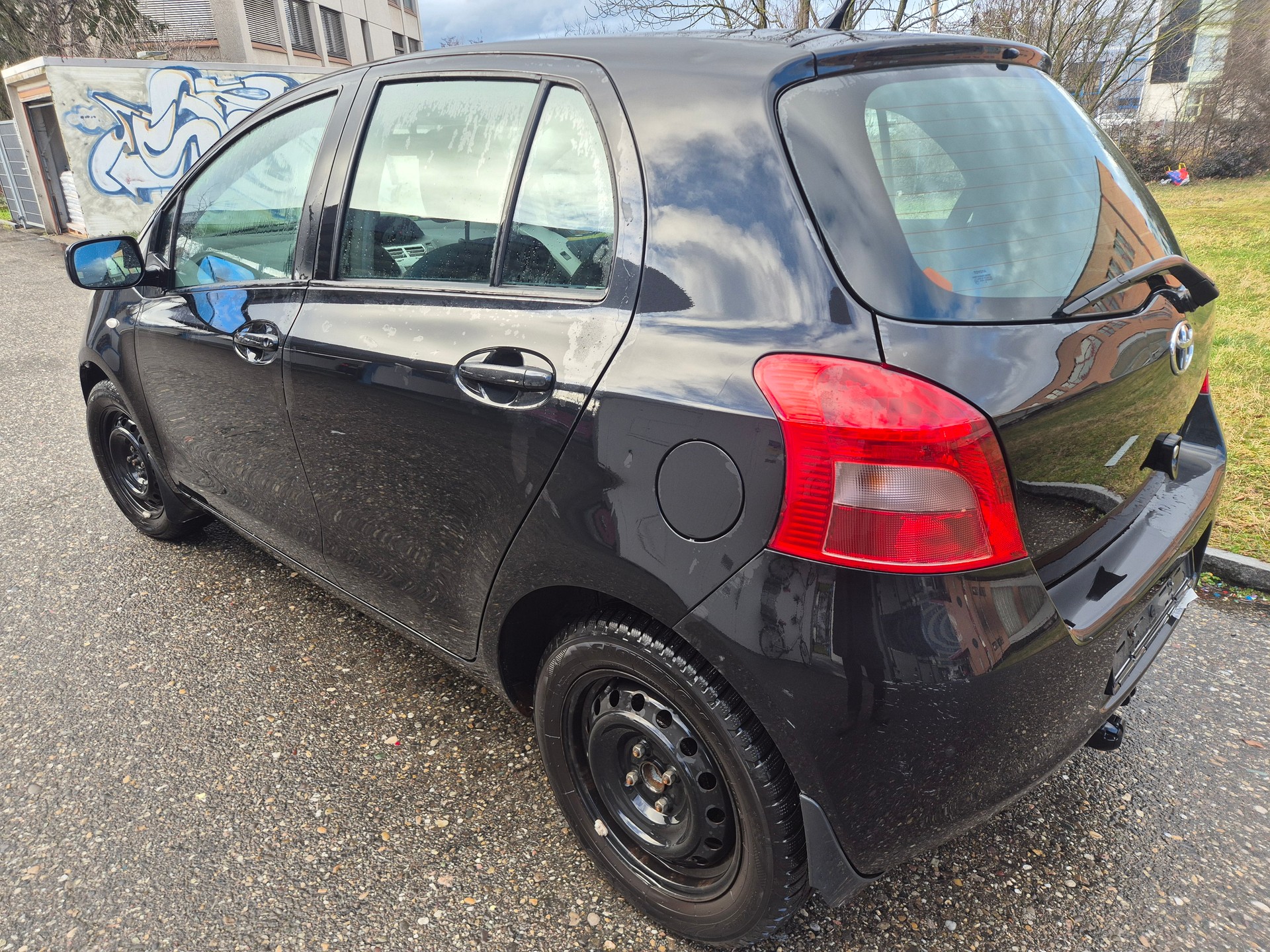 TOYOTA Yaris 1.3 Linea Sol-image-3