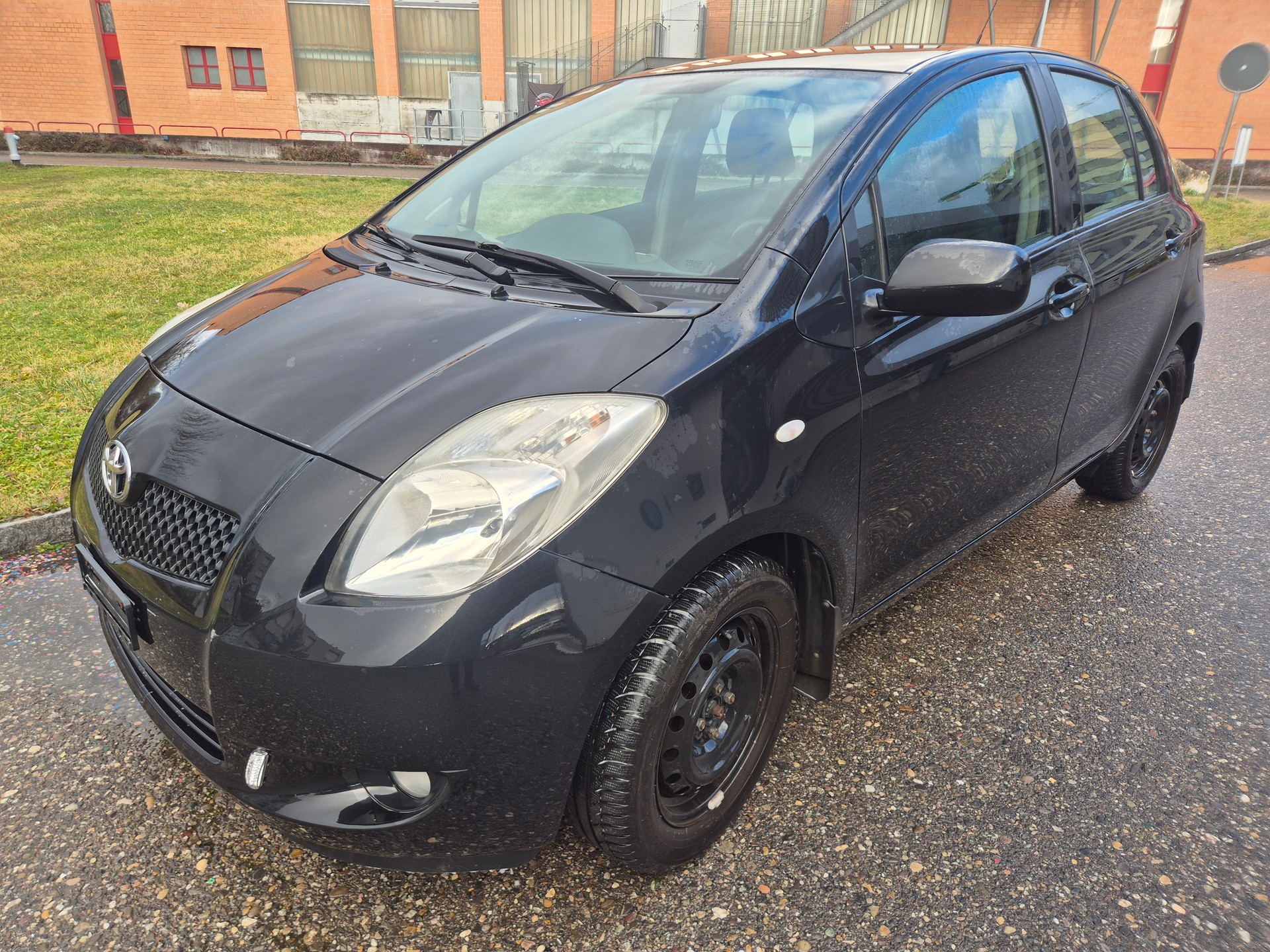 TOYOTA Yaris 1.3 Linea Sol