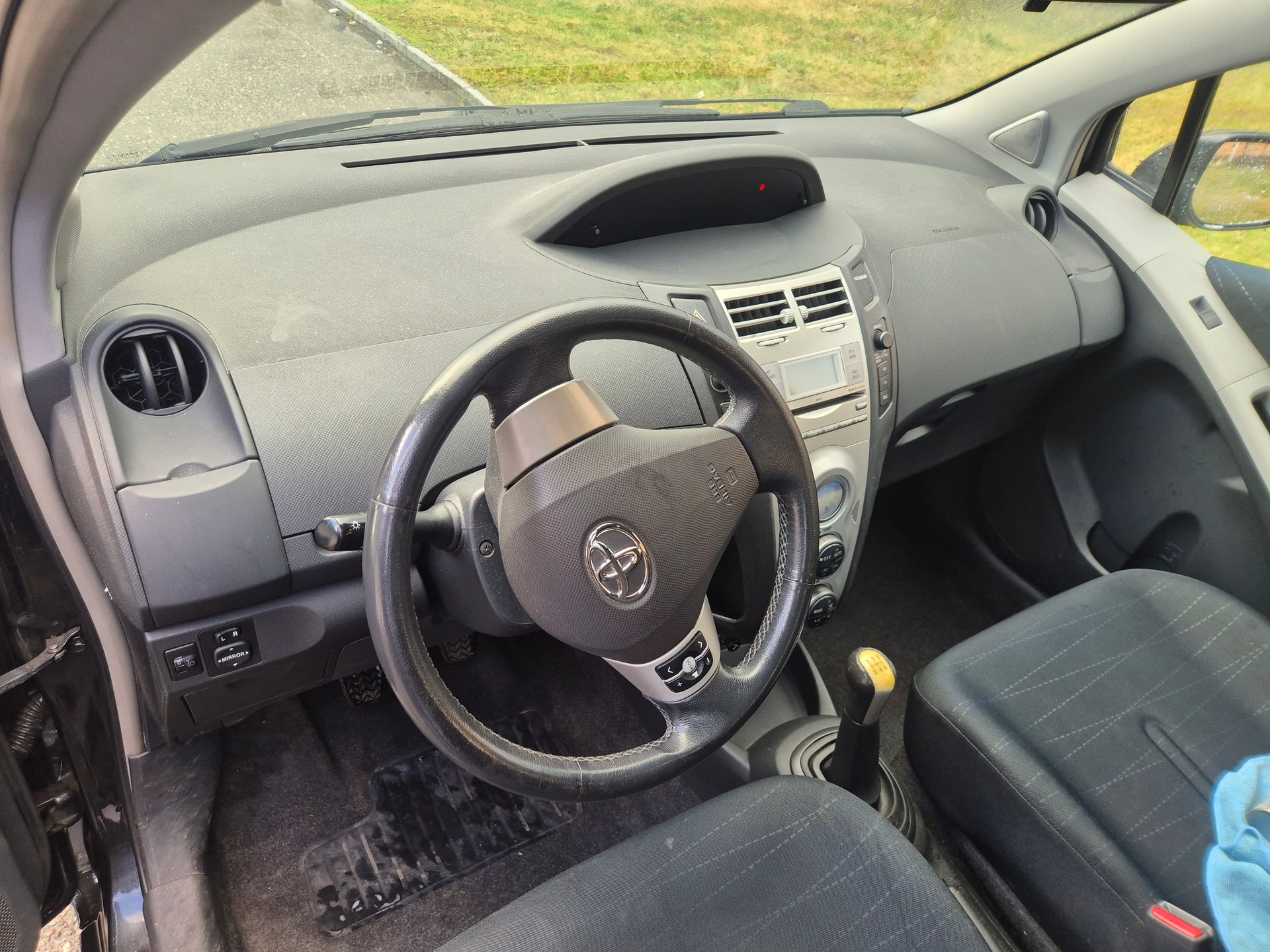 TOYOTA Yaris 1.3 Linea Sol-image-8