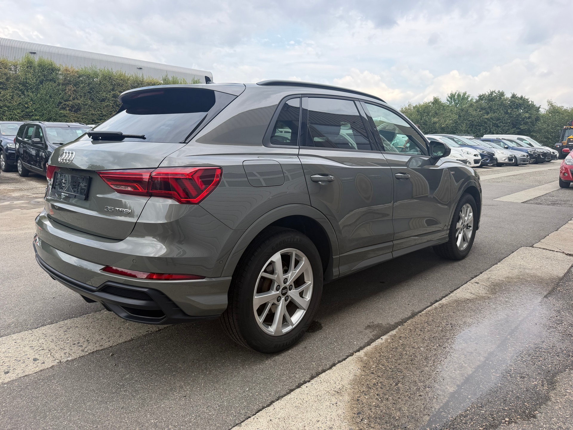 AUDI Q3 35 TFSI S line S-tronic-image-1