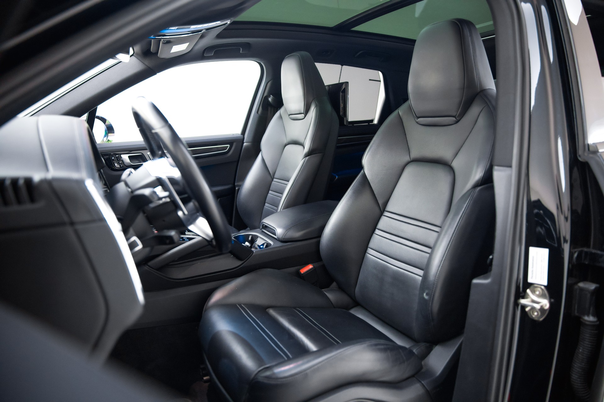 PORSCHE Cayenne E-Hybrid-image-18