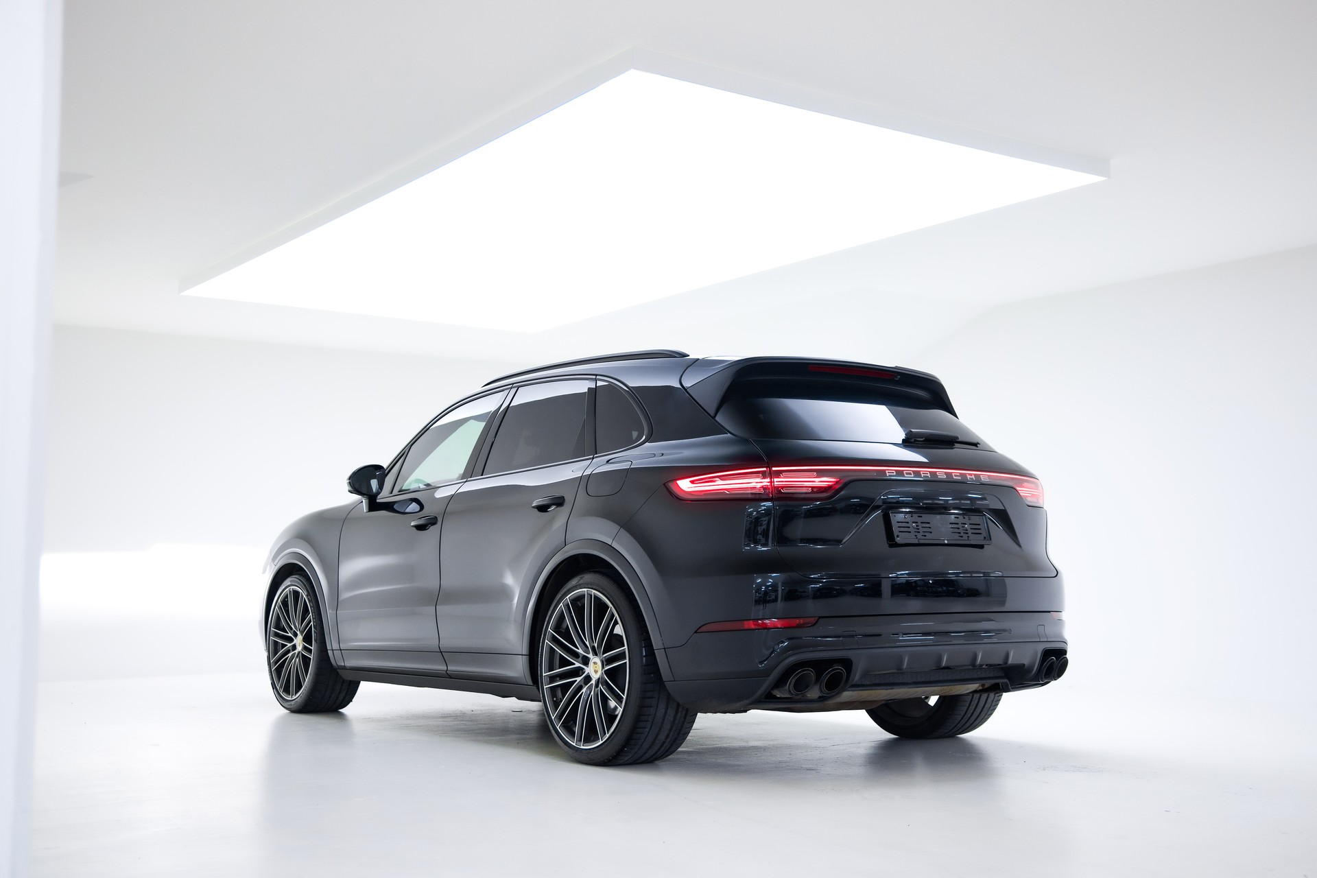PORSCHE Cayenne E-Hybrid-image-7