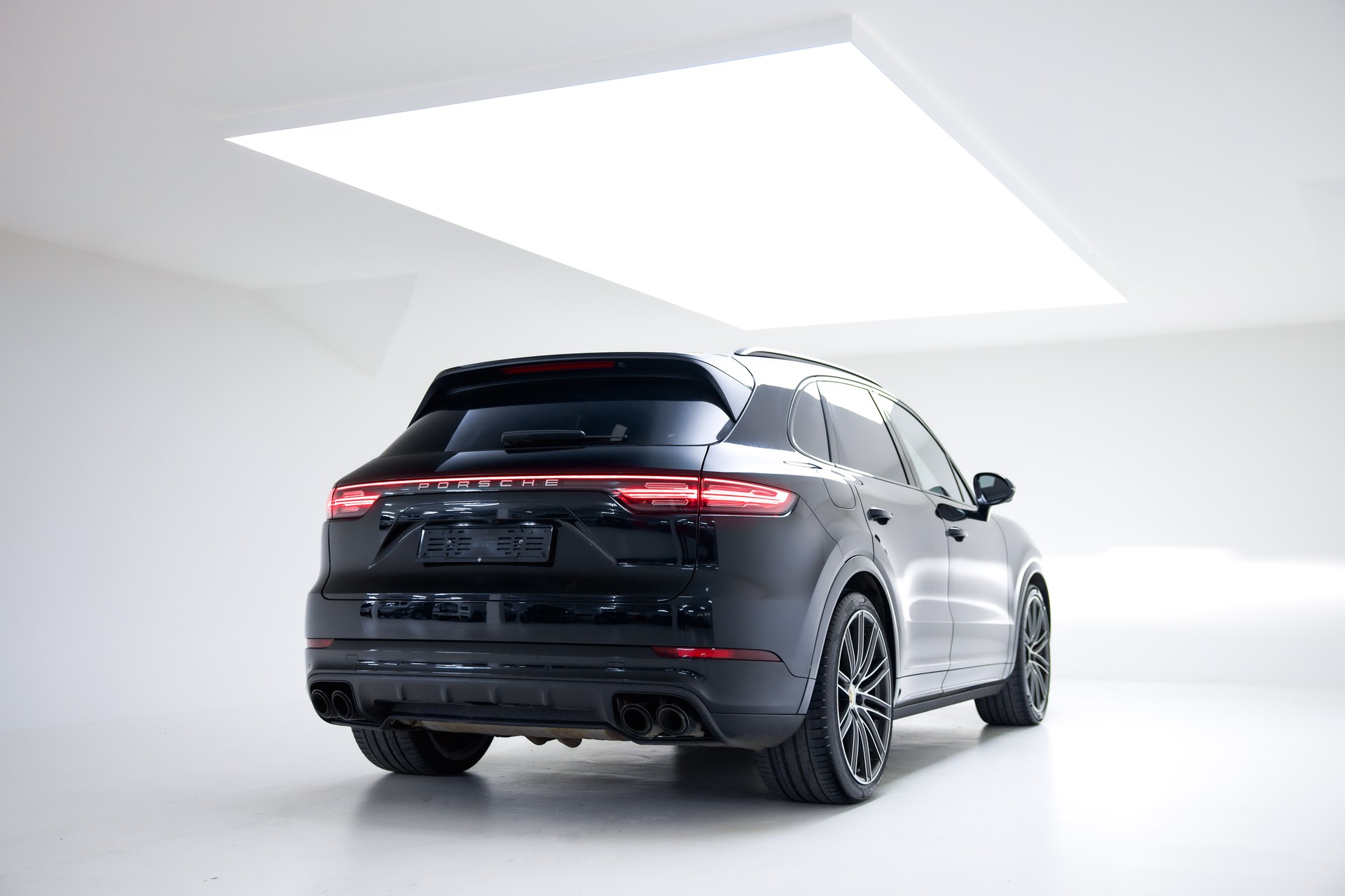 PORSCHE Cayenne E-Hybrid-image-10