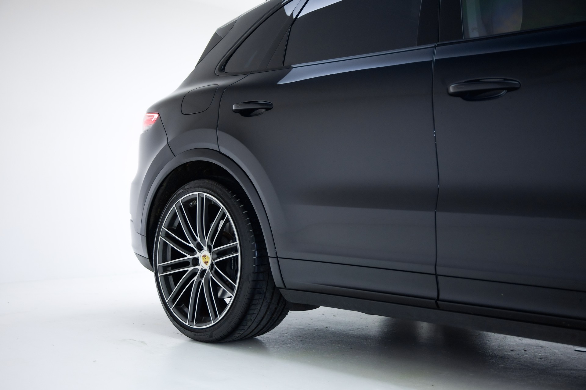 PORSCHE Cayenne E-Hybrid-image-13