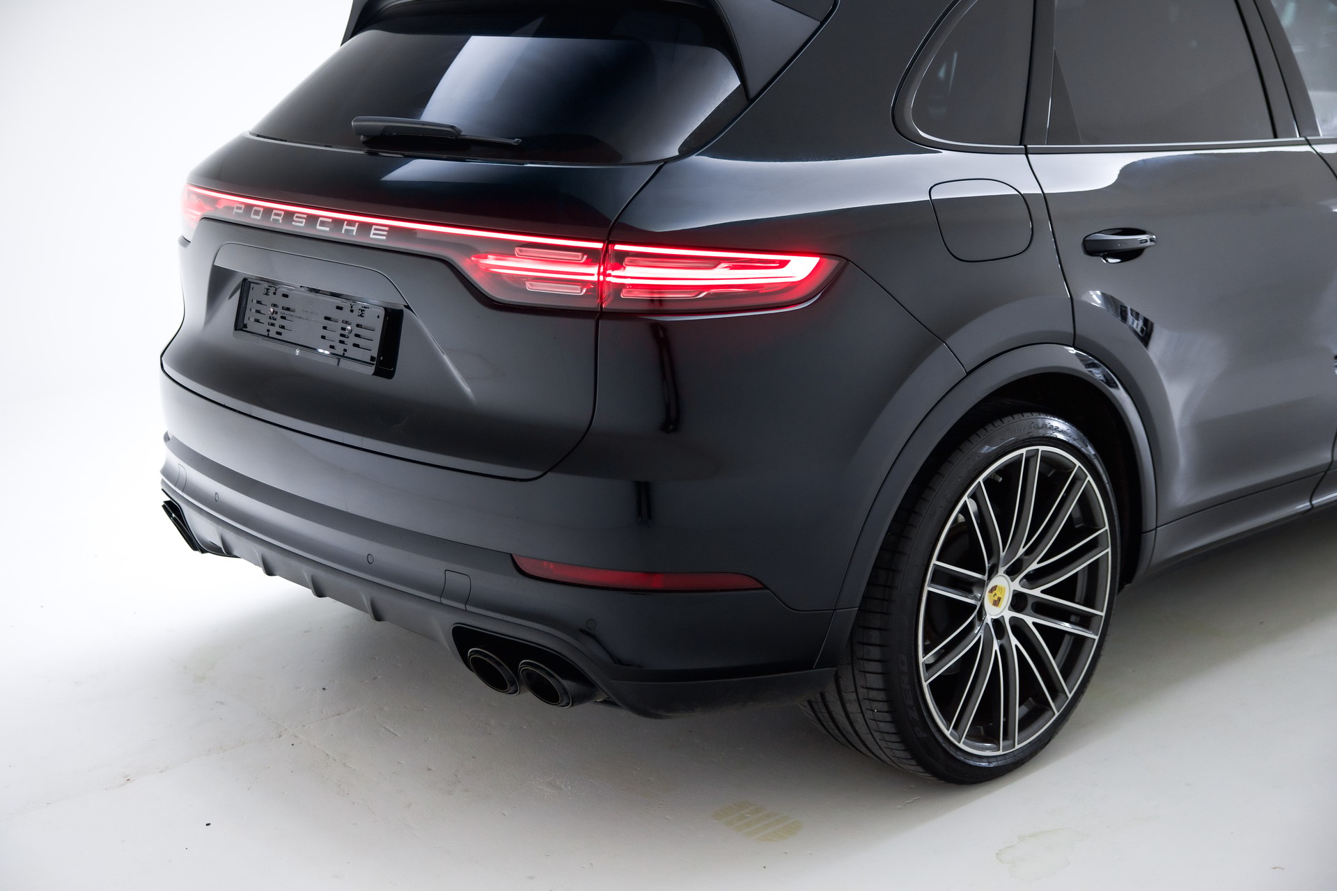 PORSCHE Cayenne E-Hybrid-image-14