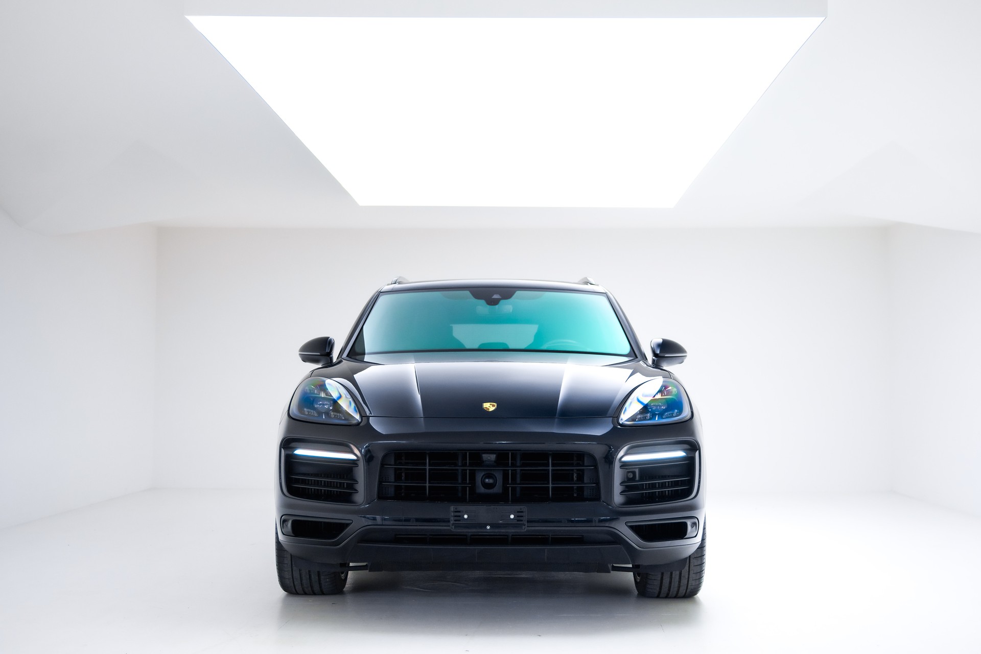 PORSCHE Cayenne E-Hybrid-image-4