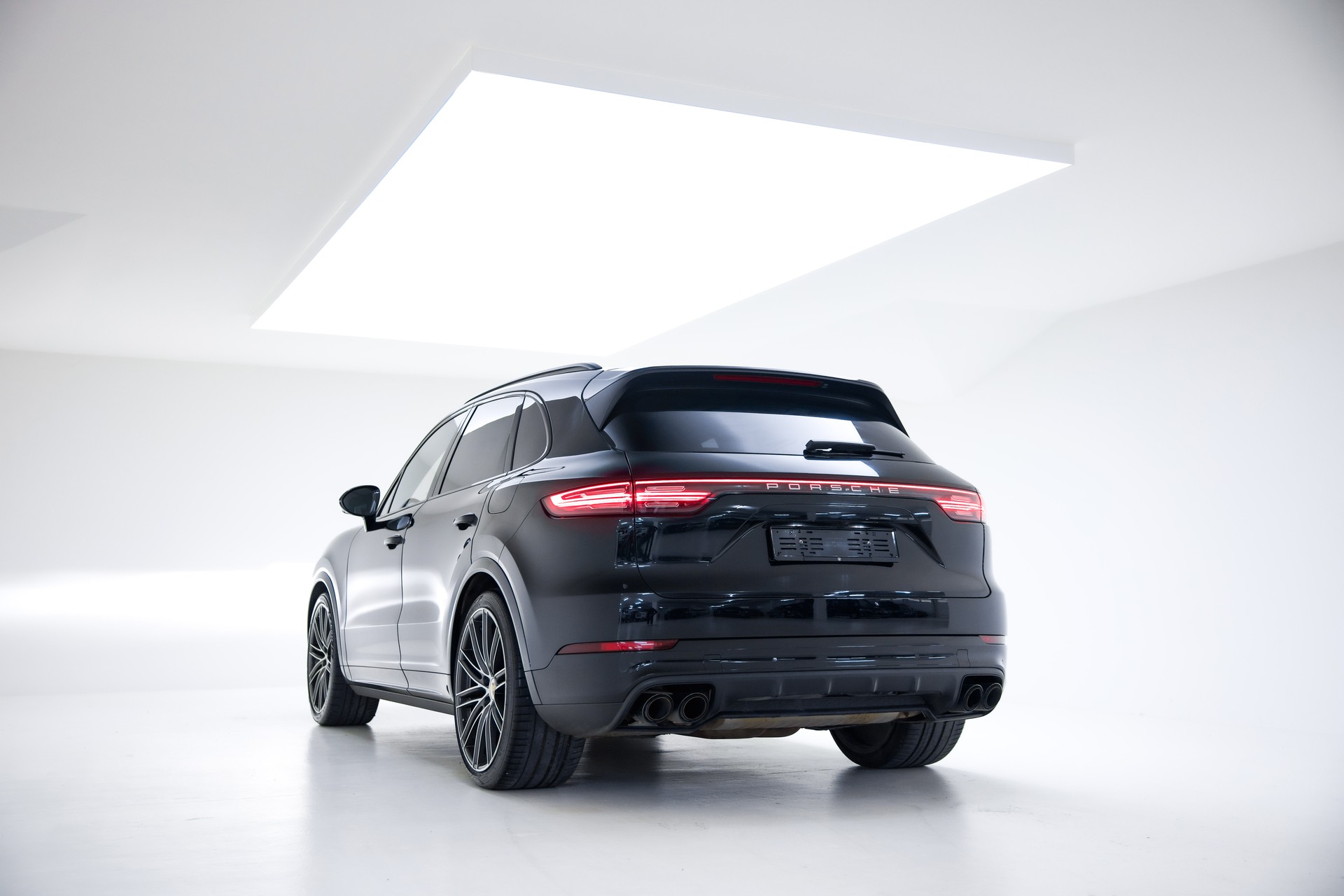 PORSCHE Cayenne E-Hybrid-image-8