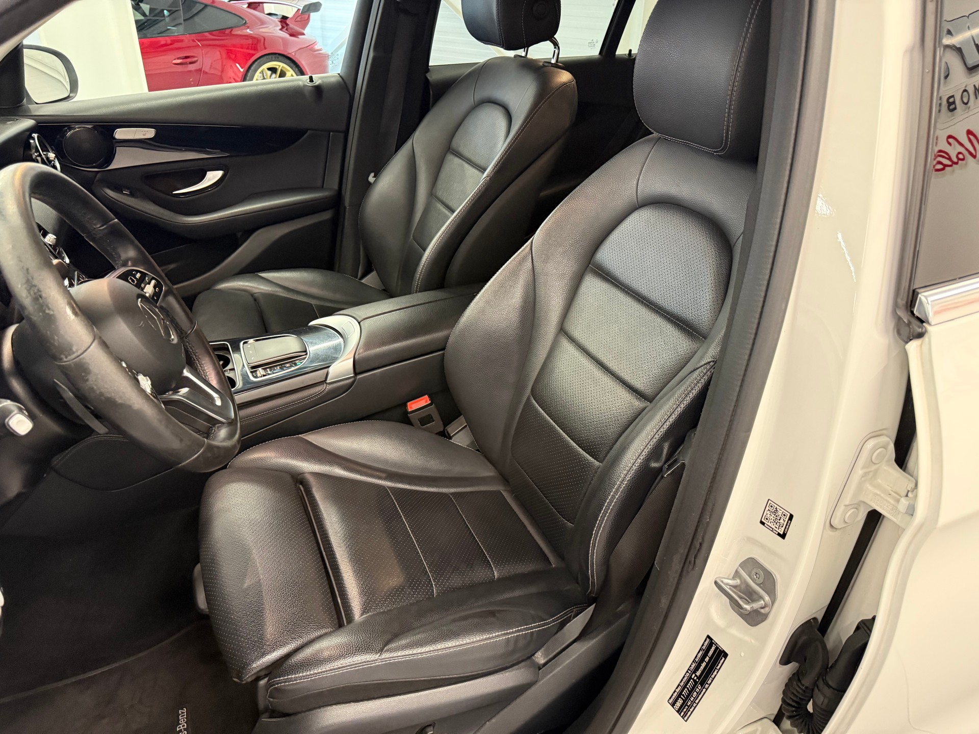 MERCEDES-BENZ GLC 200 AMG Line 4Matic 9G-Tronic-image-11