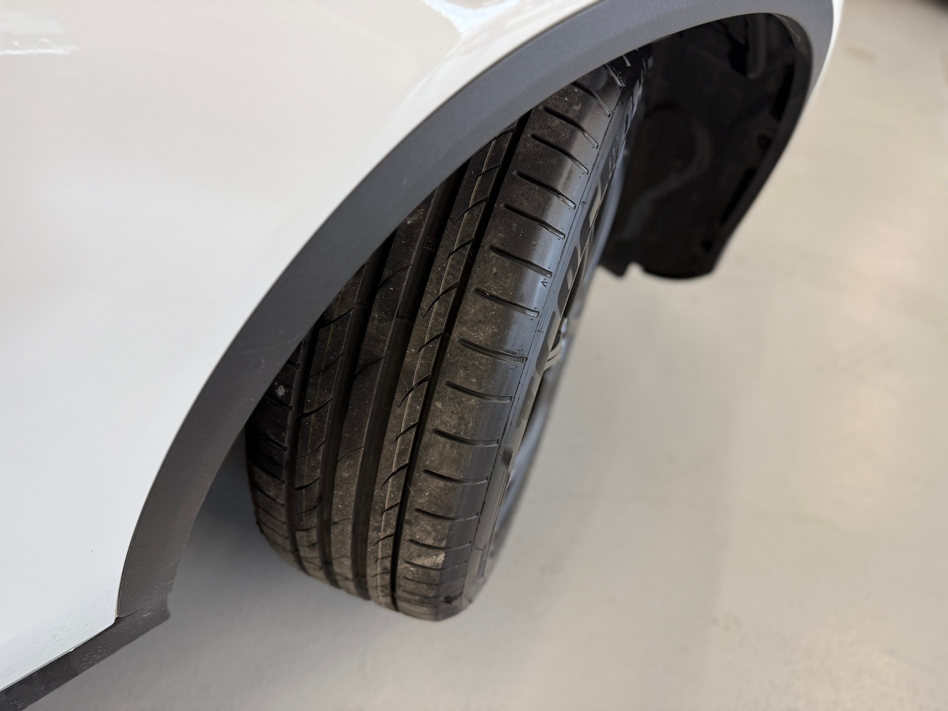 MERCEDES-BENZ GLC 200 AMG Line 4Matic 9G-Tronic-image-23