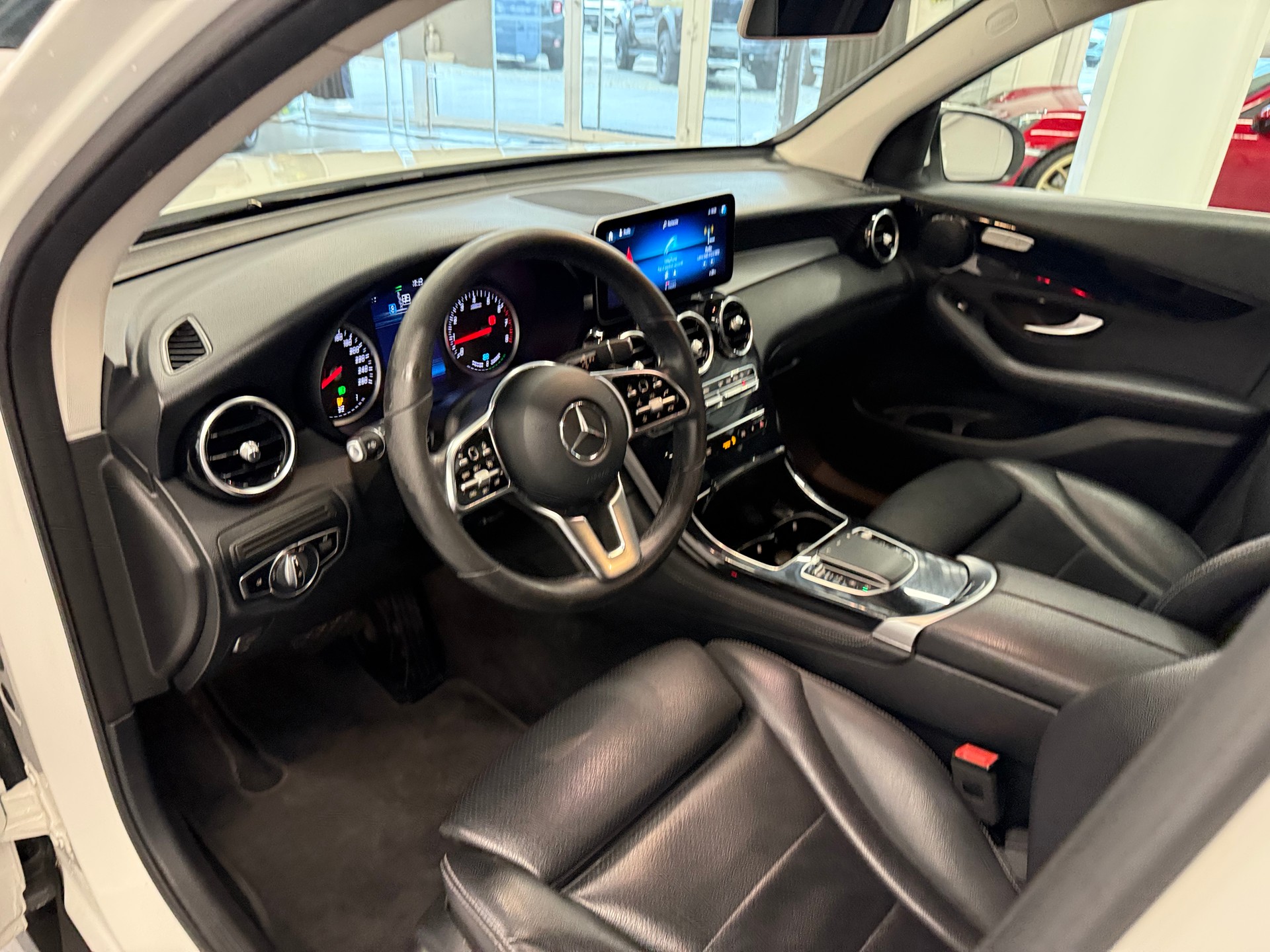 MERCEDES-BENZ GLC 200 AMG Line 4Matic 9G-Tronic-image-10
