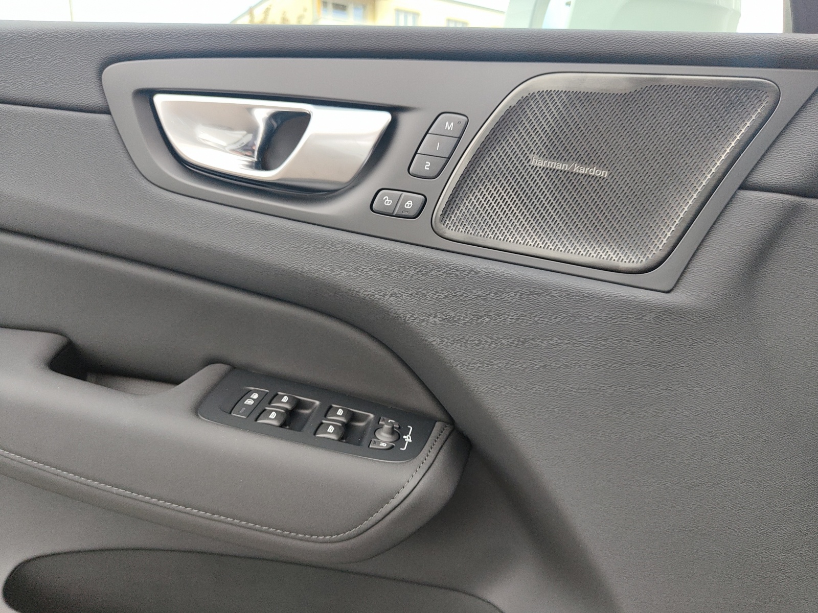 VOLVO XC60 2.0 T6 TE Ultra Bright eAWD-image-8