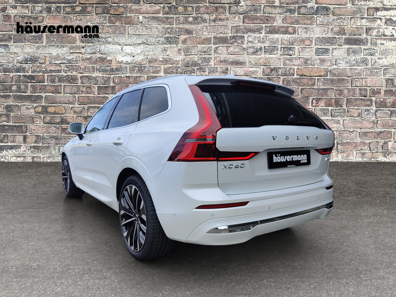 VOLVO XC60 2.0 T6 TE Ultra Bright eAWD-showroom-element-2