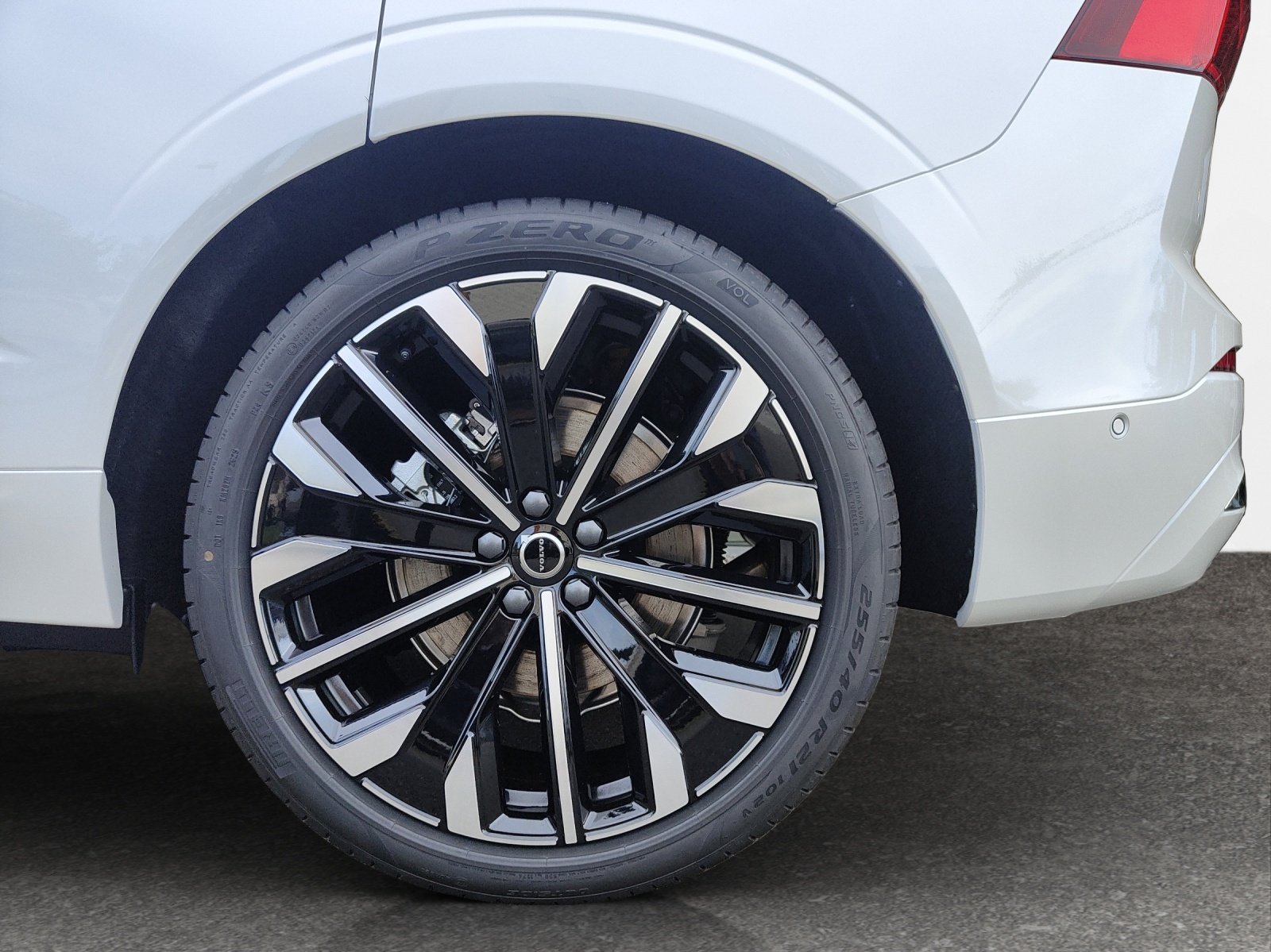VOLVO XC60 2.0 T6 TE Ultra Bright eAWD-image-15