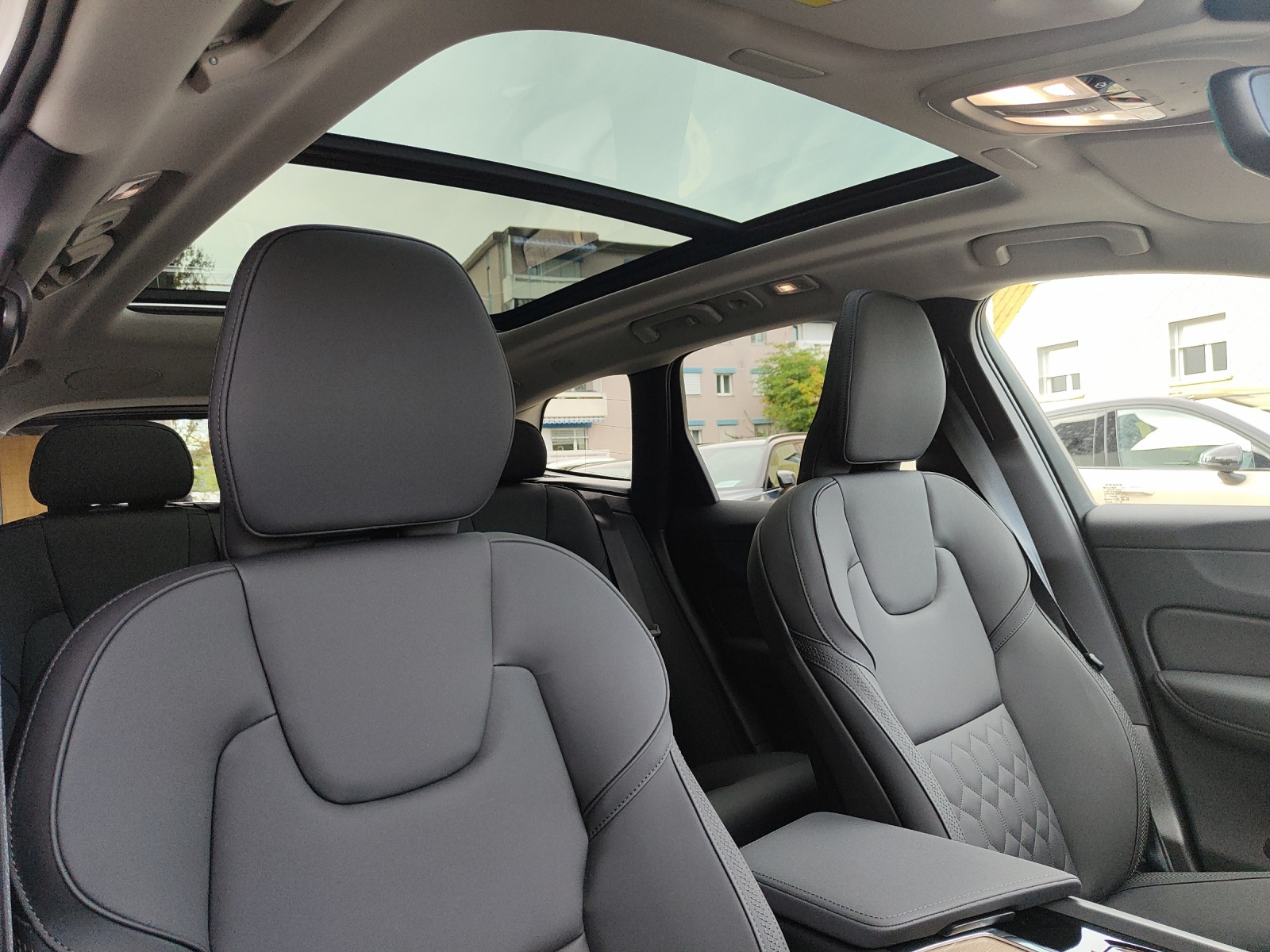 VOLVO XC60 2.0 T6 TE Ultra Bright eAWD-image-10