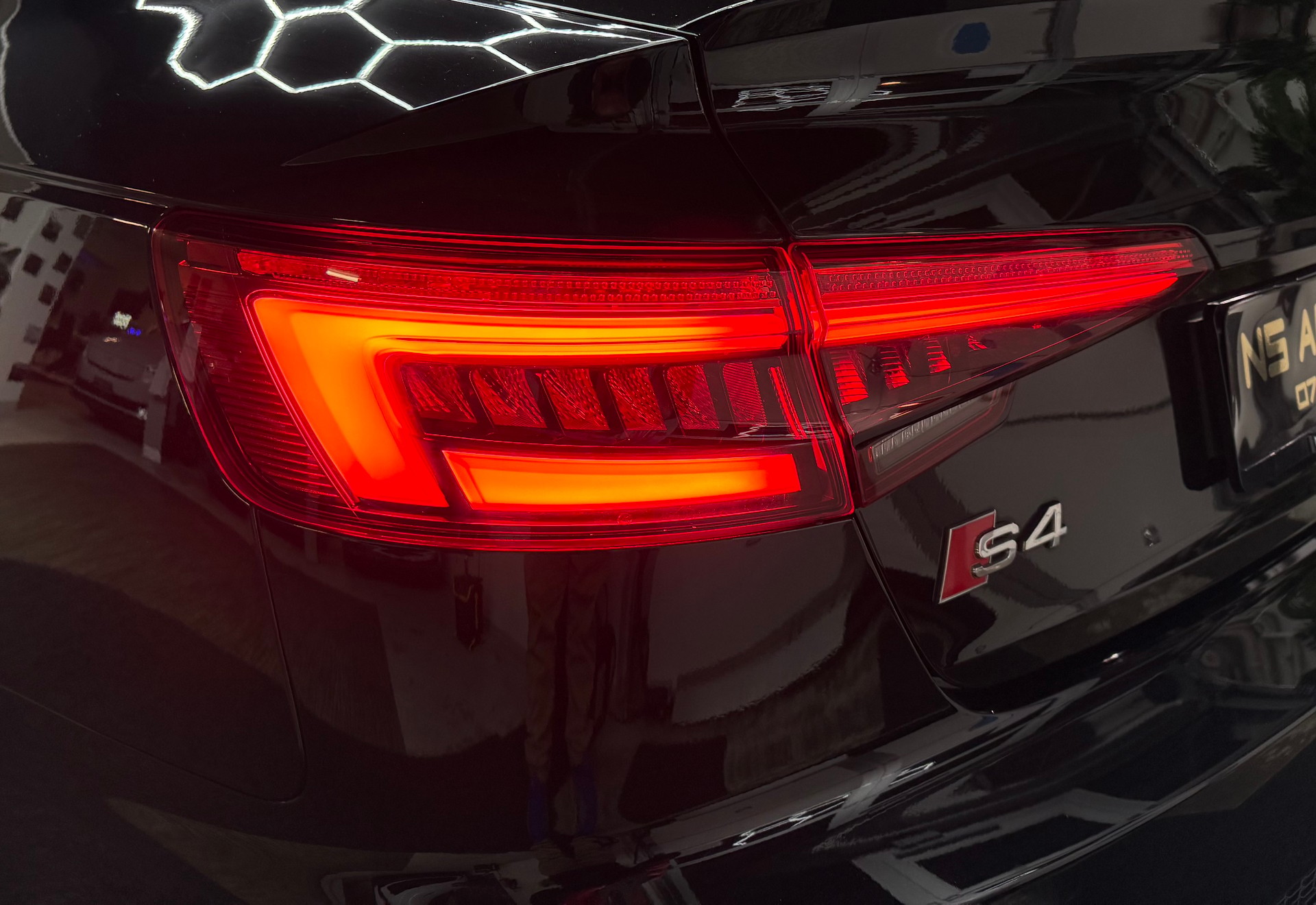 AUDI S4 Limousine 3.0 TFSI quattro tiptronic-image-7