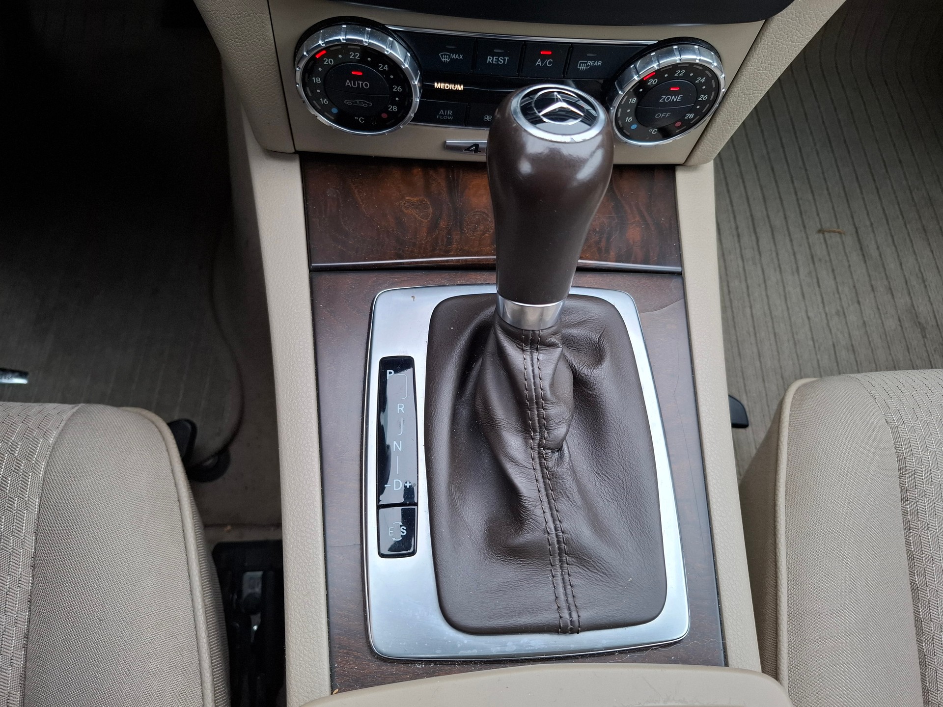MERCEDES-BENZ C 300 CDI Elégance 4Matic 7G-Tronic-image-10