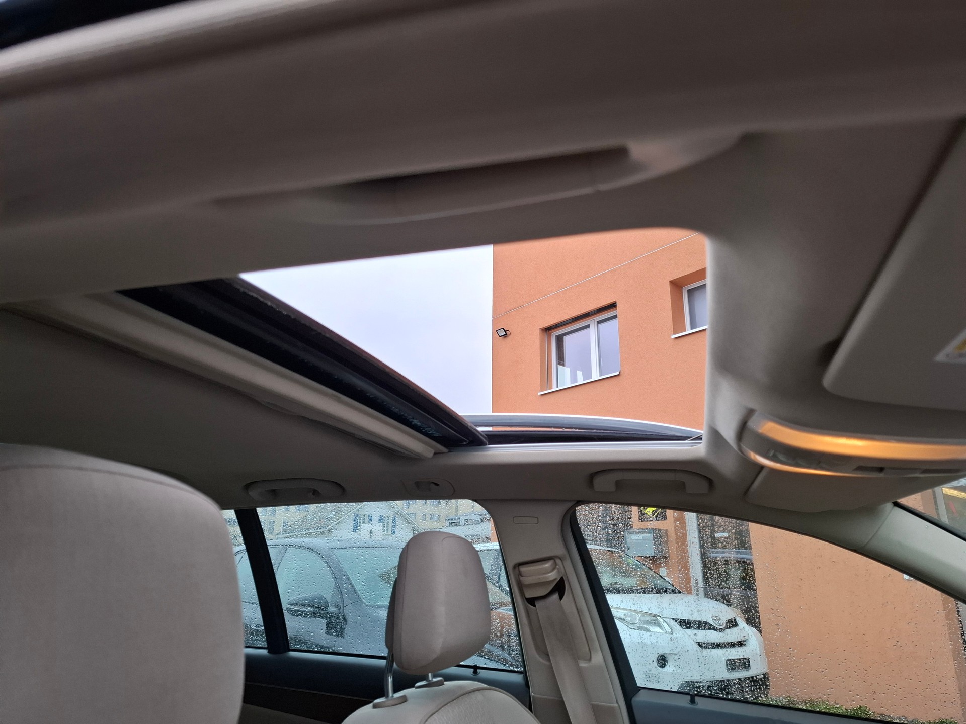 MERCEDES-BENZ C 300 CDI Elégance 4Matic 7G-Tronic-image-12