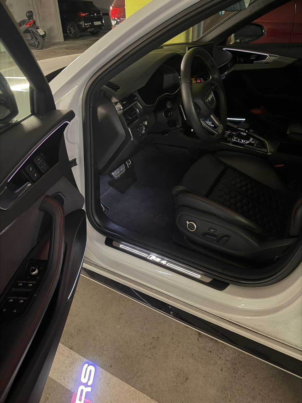 AUDI RS4 Avant quattro tiptronic-image-7