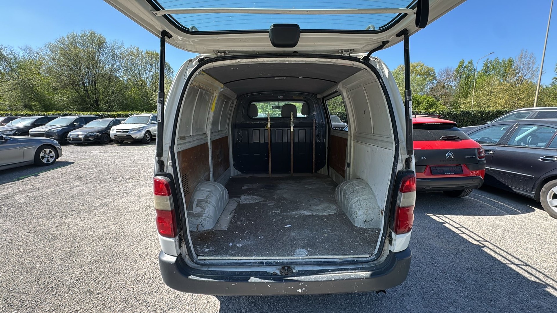 TOYOTA Hiace D-4D Kombi SWB-image-4