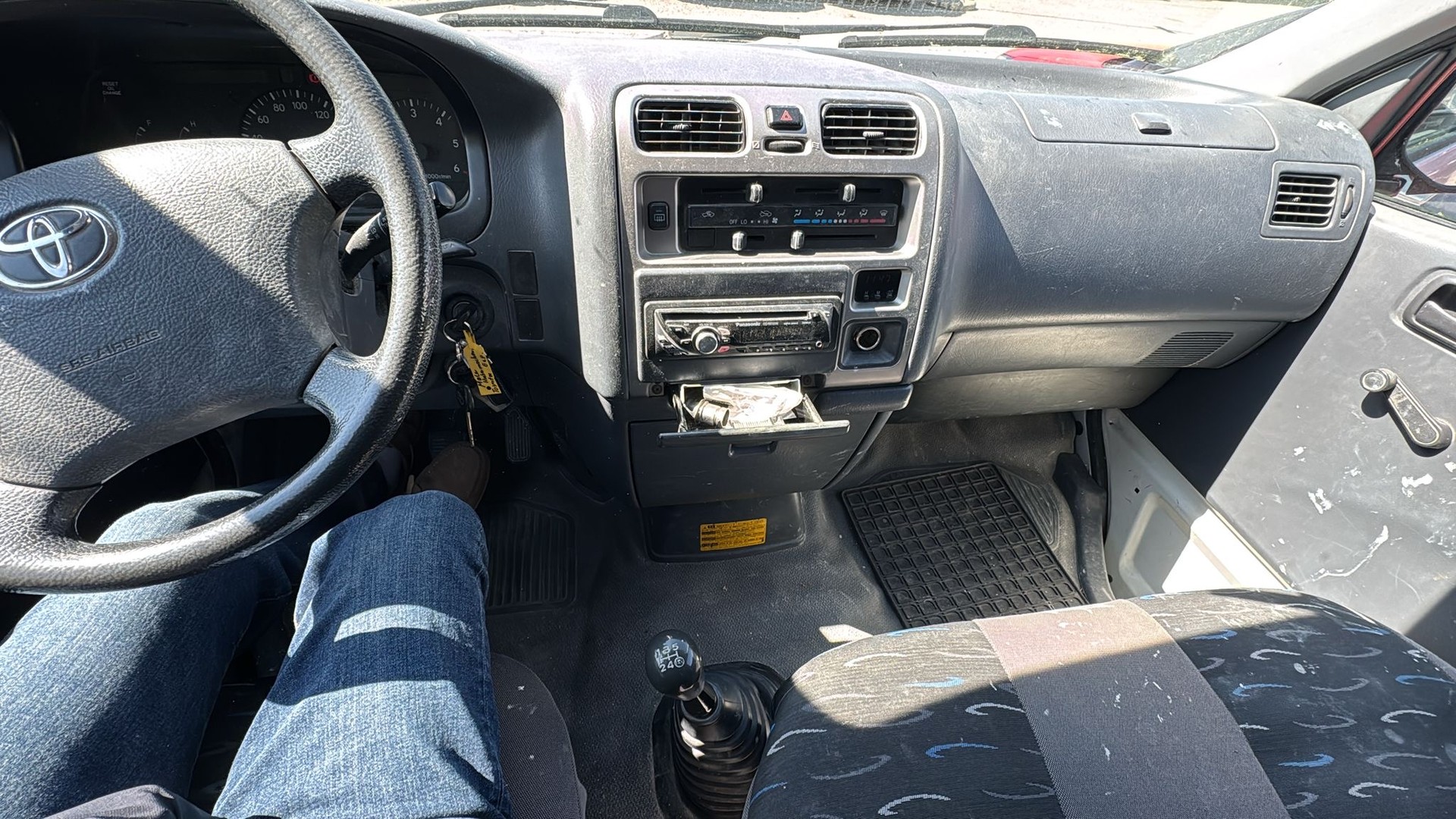 TOYOTA Hiace D-4D Kombi SWB-image-6