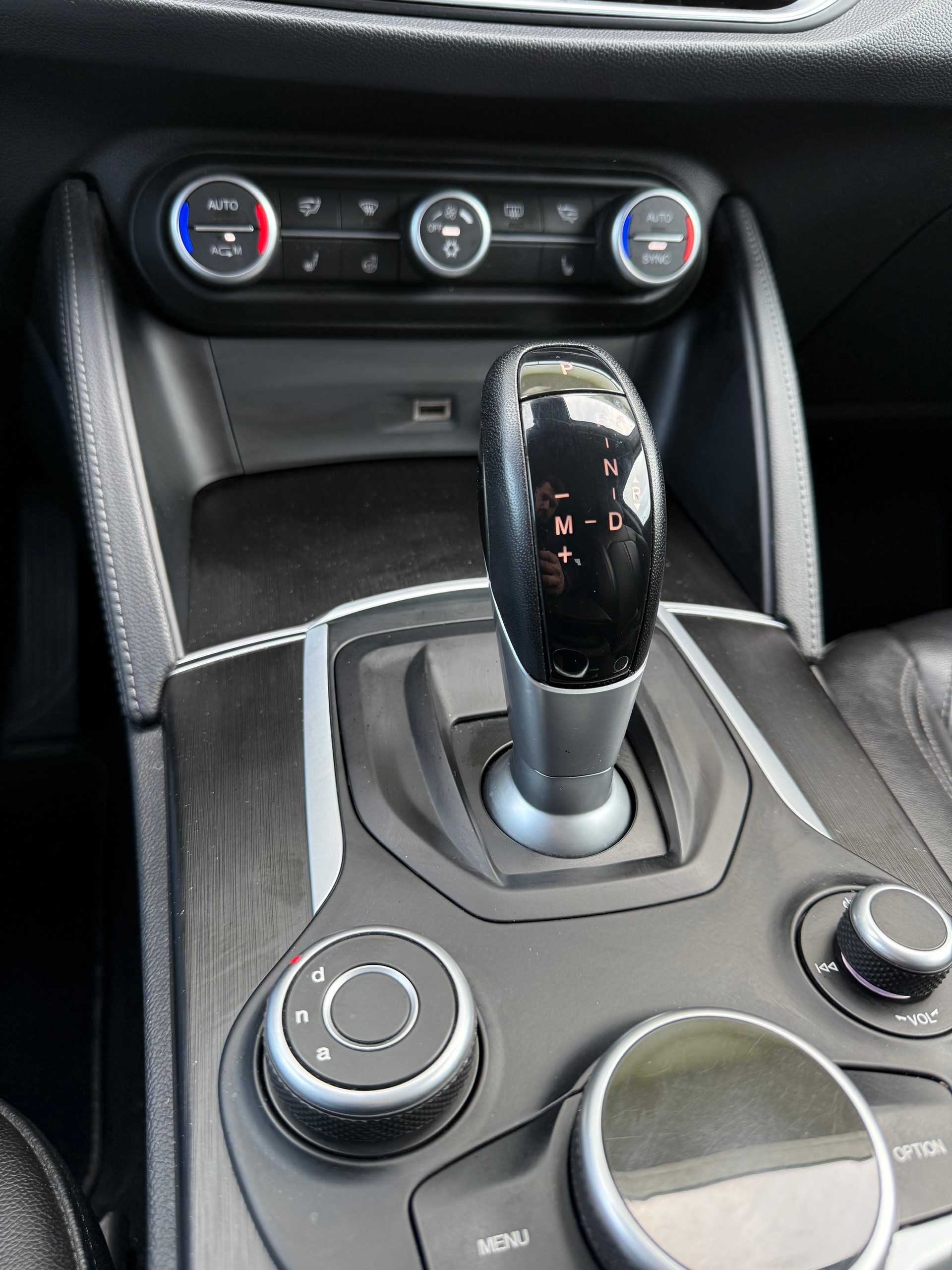 ALFA ROMEO Stelvio 2.0 Executive Q4 Automatic-image-12