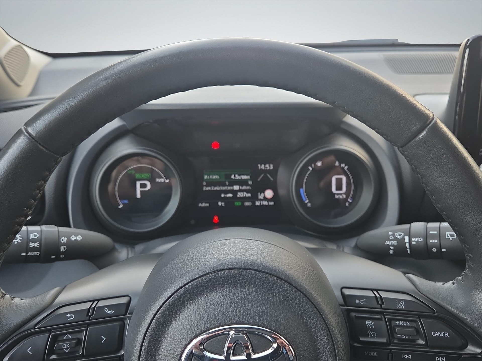 TOYOTA Yaris 1.5 VVT-i HSD Trend-image-10