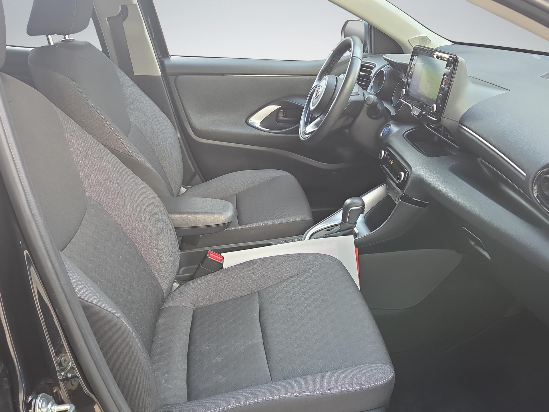 TOYOTA Yaris 1.5 VVT-i HSD Trend-image-15