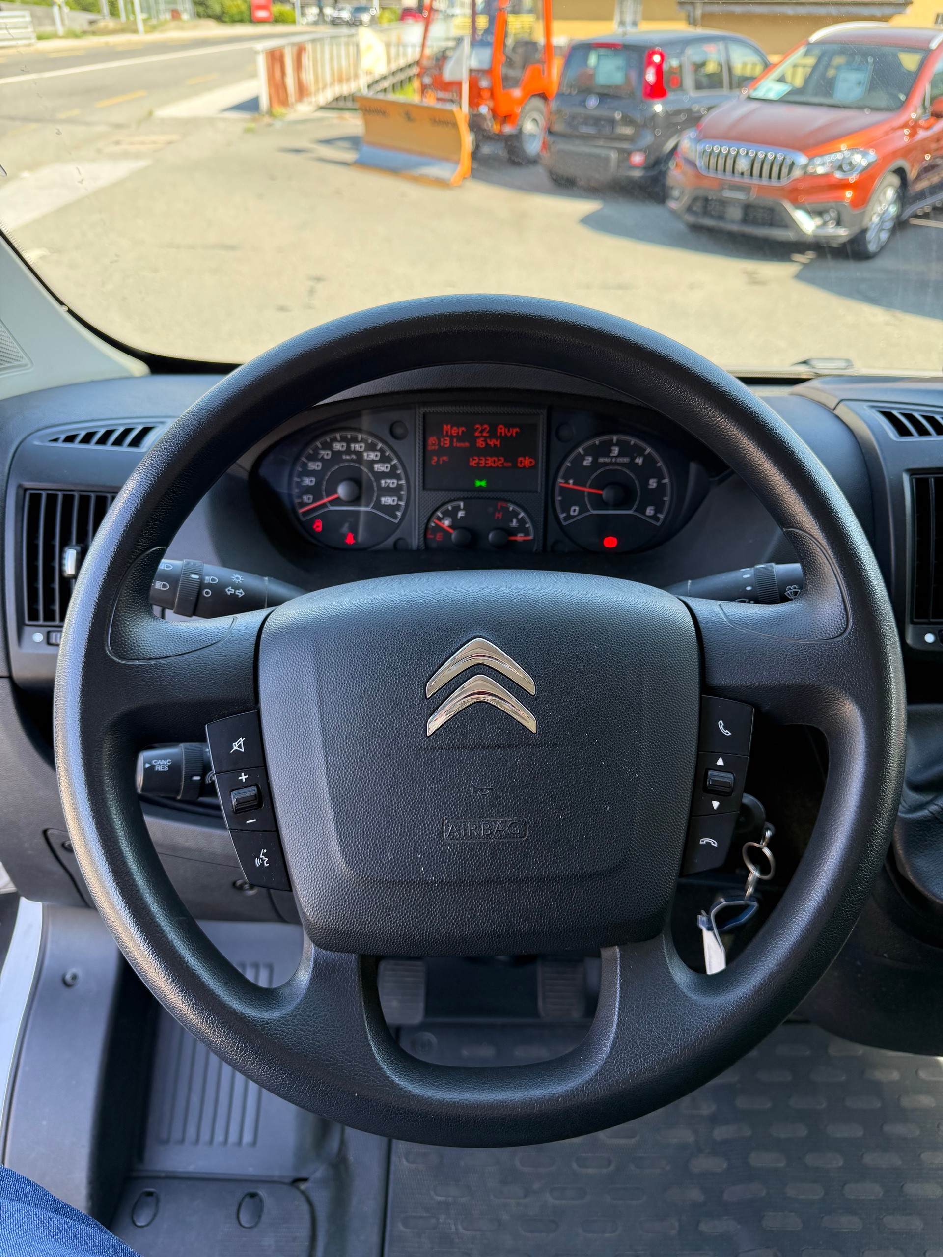 CITROEN Jumper 35 2.2 BlueHDi 165 Club L3H3-image-10