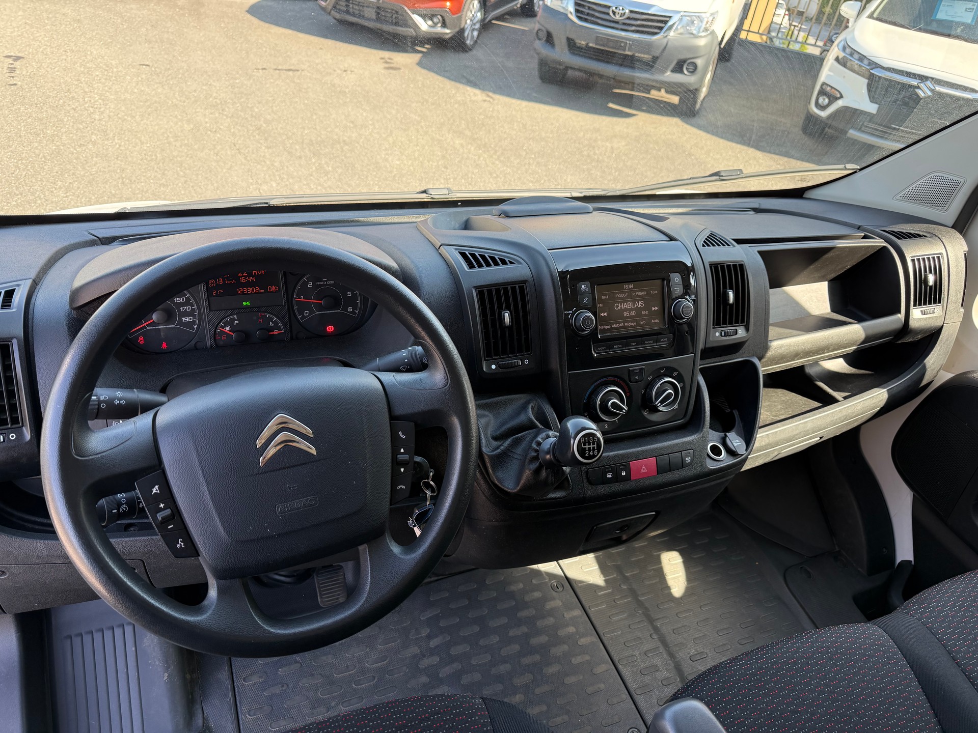 CITROEN Jumper 35 2.2 BlueHDi 165 Club L3H3-image-9