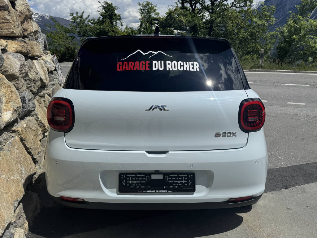 JAC E30X Electric-showroom-element-2