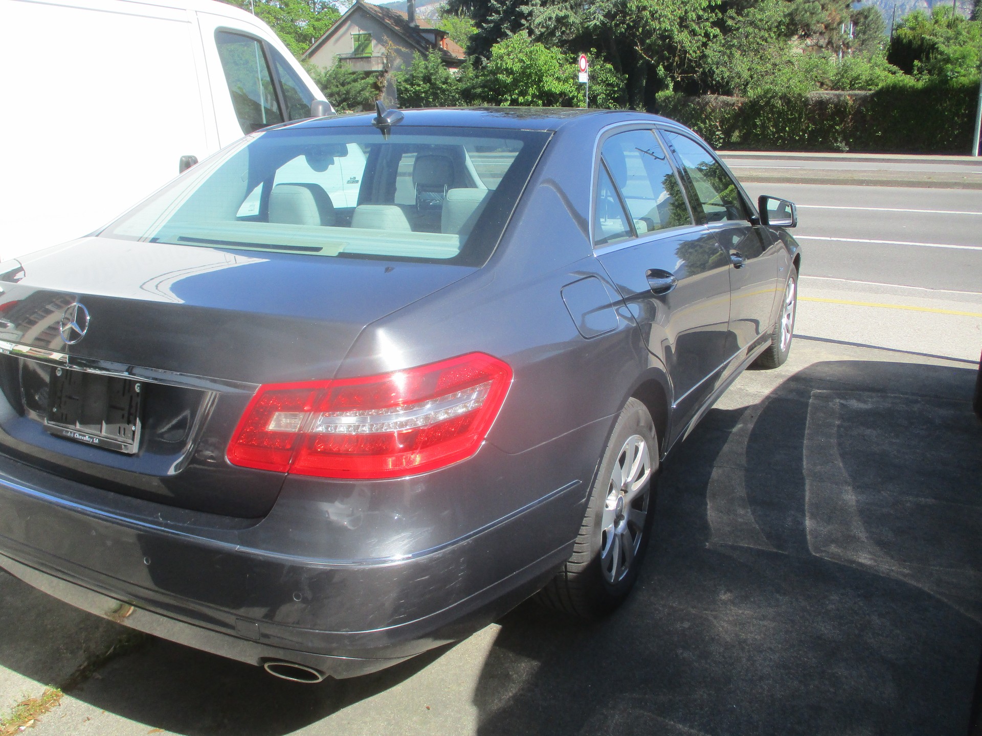 MERCEDES-BENZ E 350 CGI BlueEfficiency Avantgarde 7G-Tronic-image-4