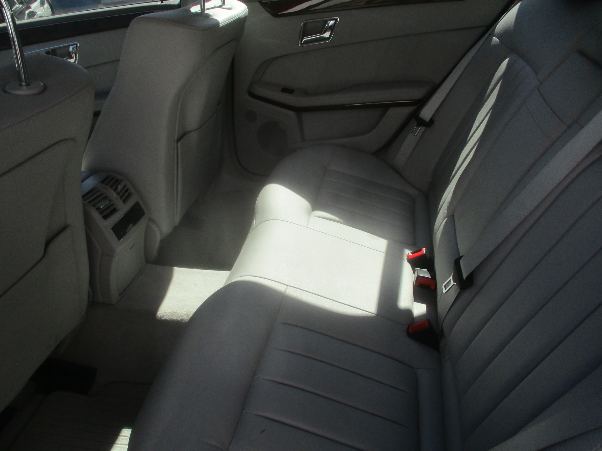 MERCEDES-BENZ E 350 CGI BlueEfficiency Avantgarde 7G-Tronic-image-7