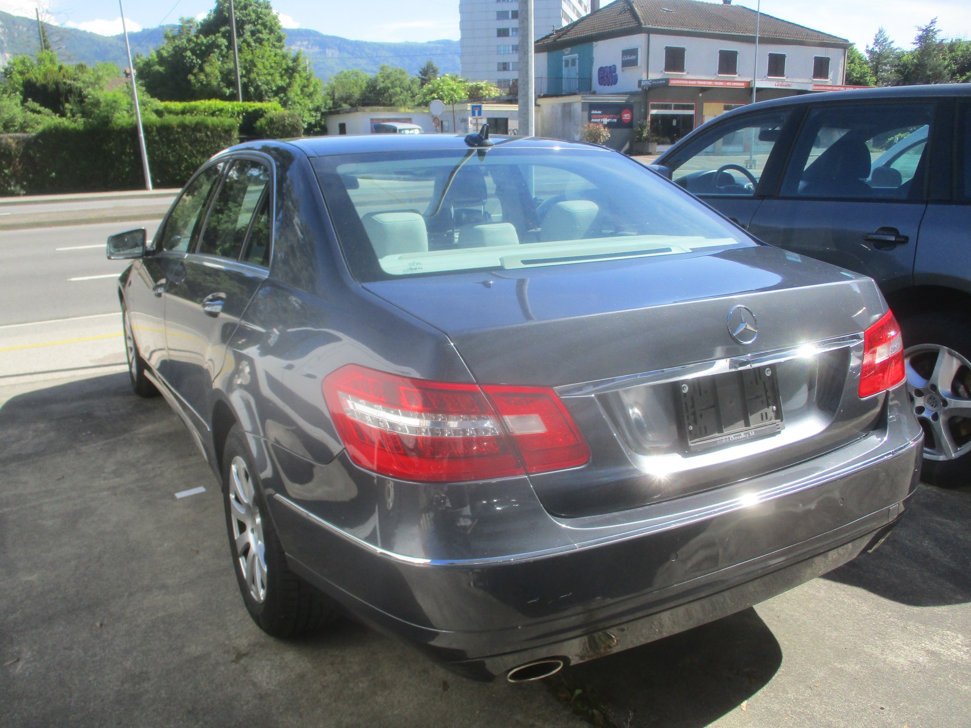 MERCEDES-BENZ E 350 CGI BlueEfficiency Avantgarde 7G-Tronic-image-5