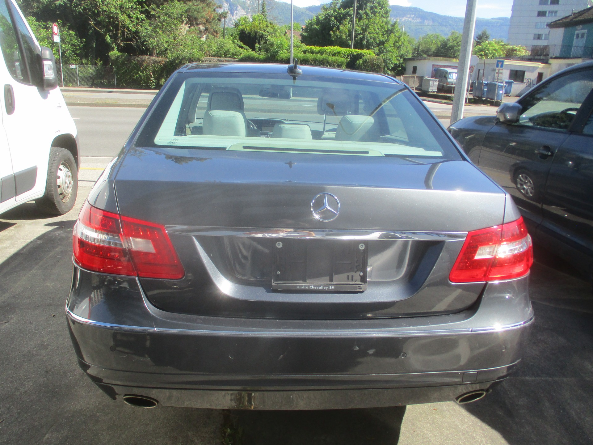 MERCEDES-BENZ E 350 CGI BlueEfficiency Avantgarde 7G-Tronic-image-6