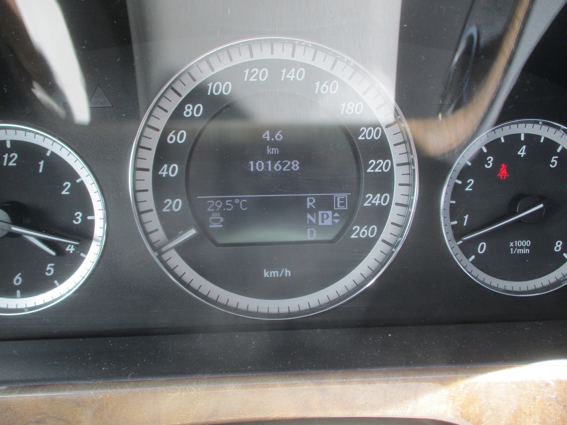 MERCEDES-BENZ E 350 CGI BlueEfficiency Avantgarde 7G-Tronic-image-10