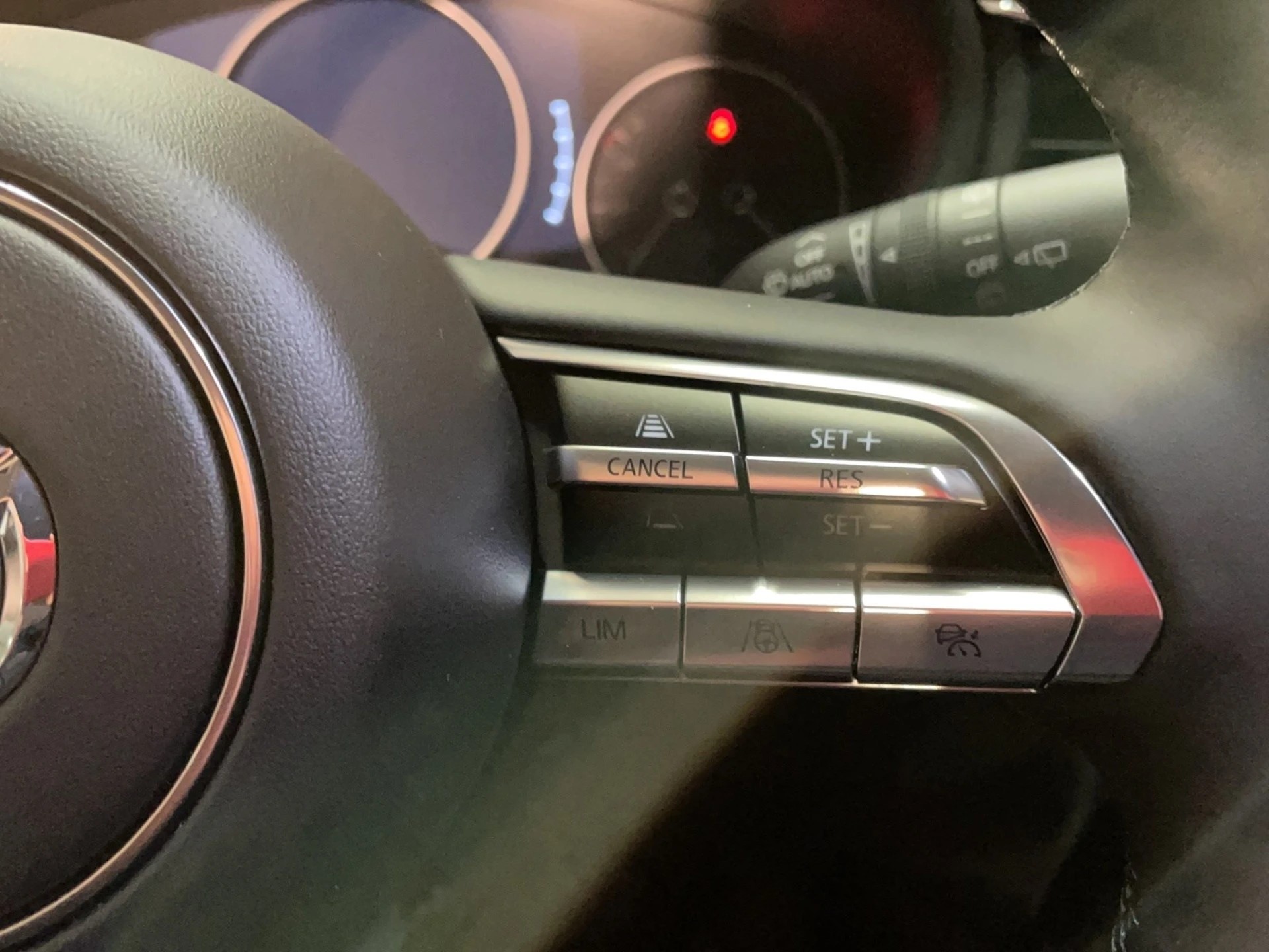 MAZDA CX-30 SKYACTIV-X 186 M Hybrid AWD Revolution Automat-image-4