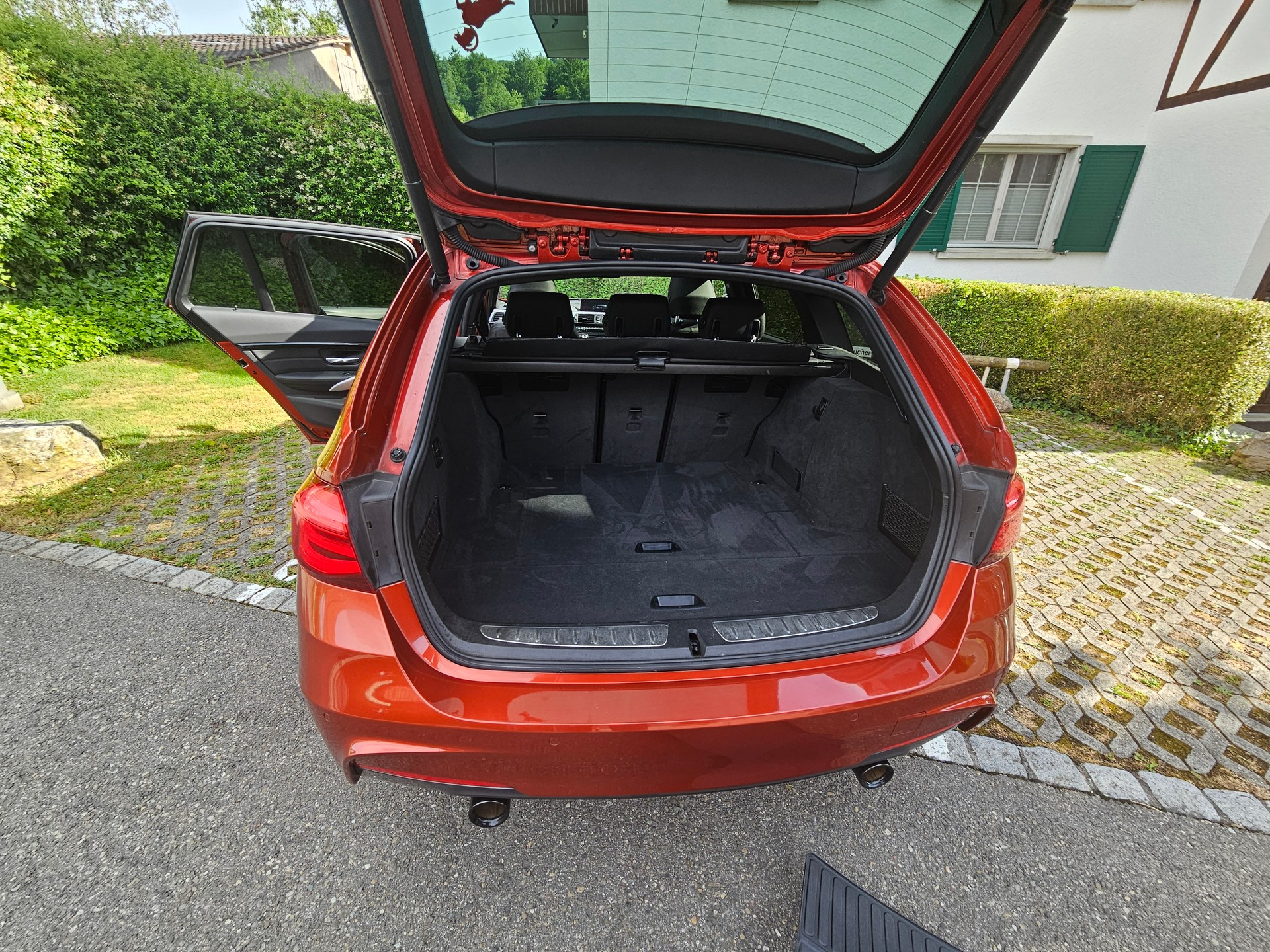 BMW 340i xDrive-image-10